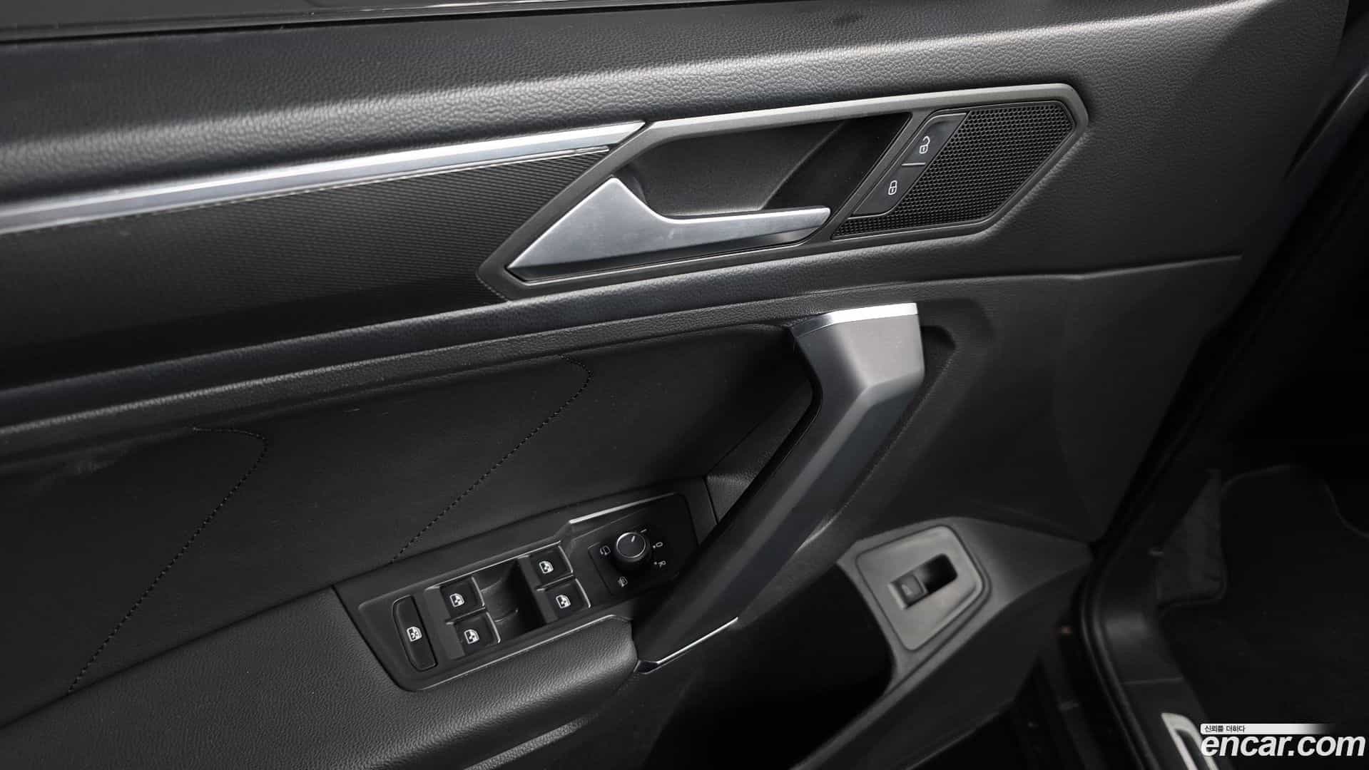 Tiguan Volkswagen 2020.11-OPTION-041