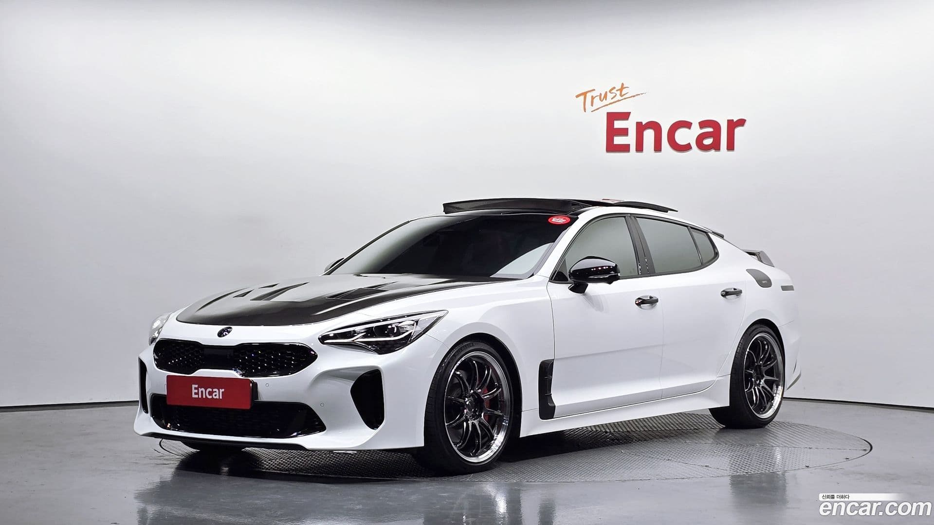 Main__Slider__Photo:Stinger Kia 2023.1-0