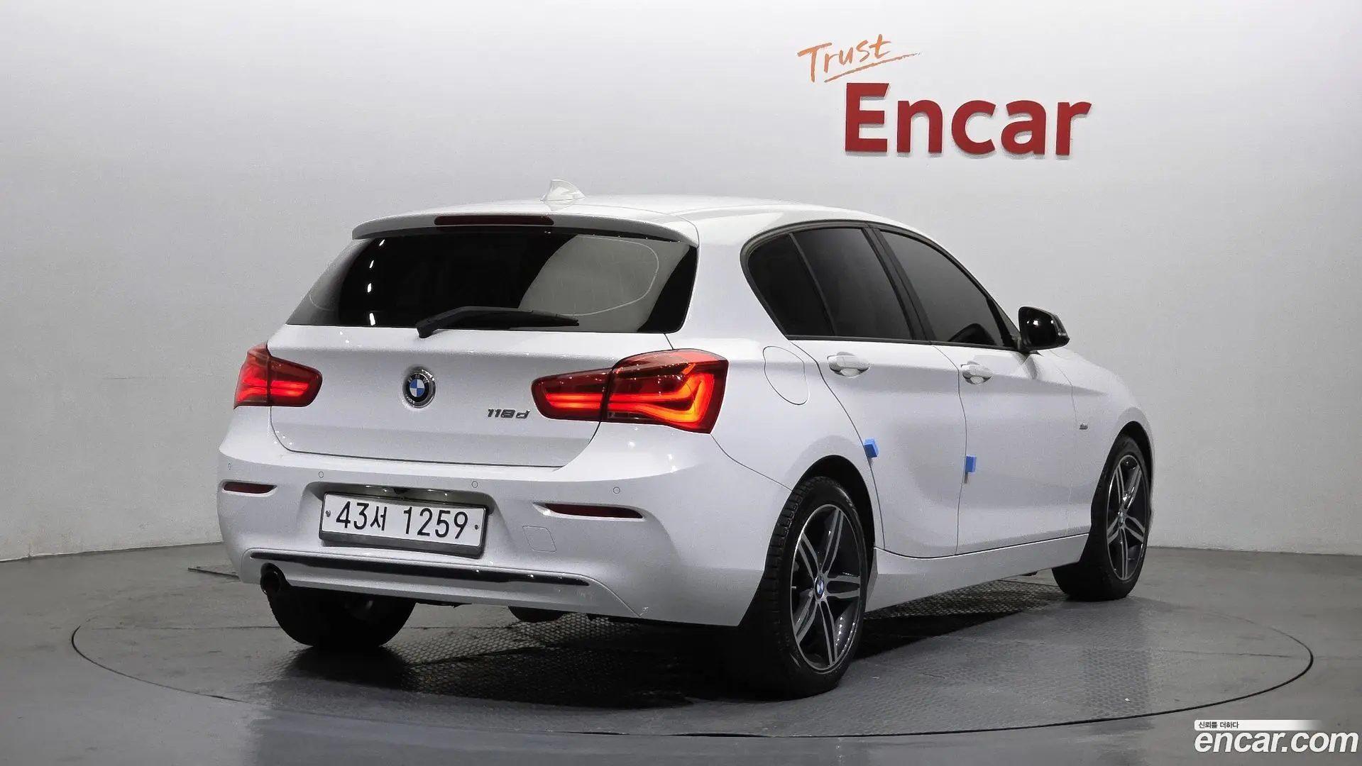Main__Slider__Photo:1-Series BMW 2017.3-1