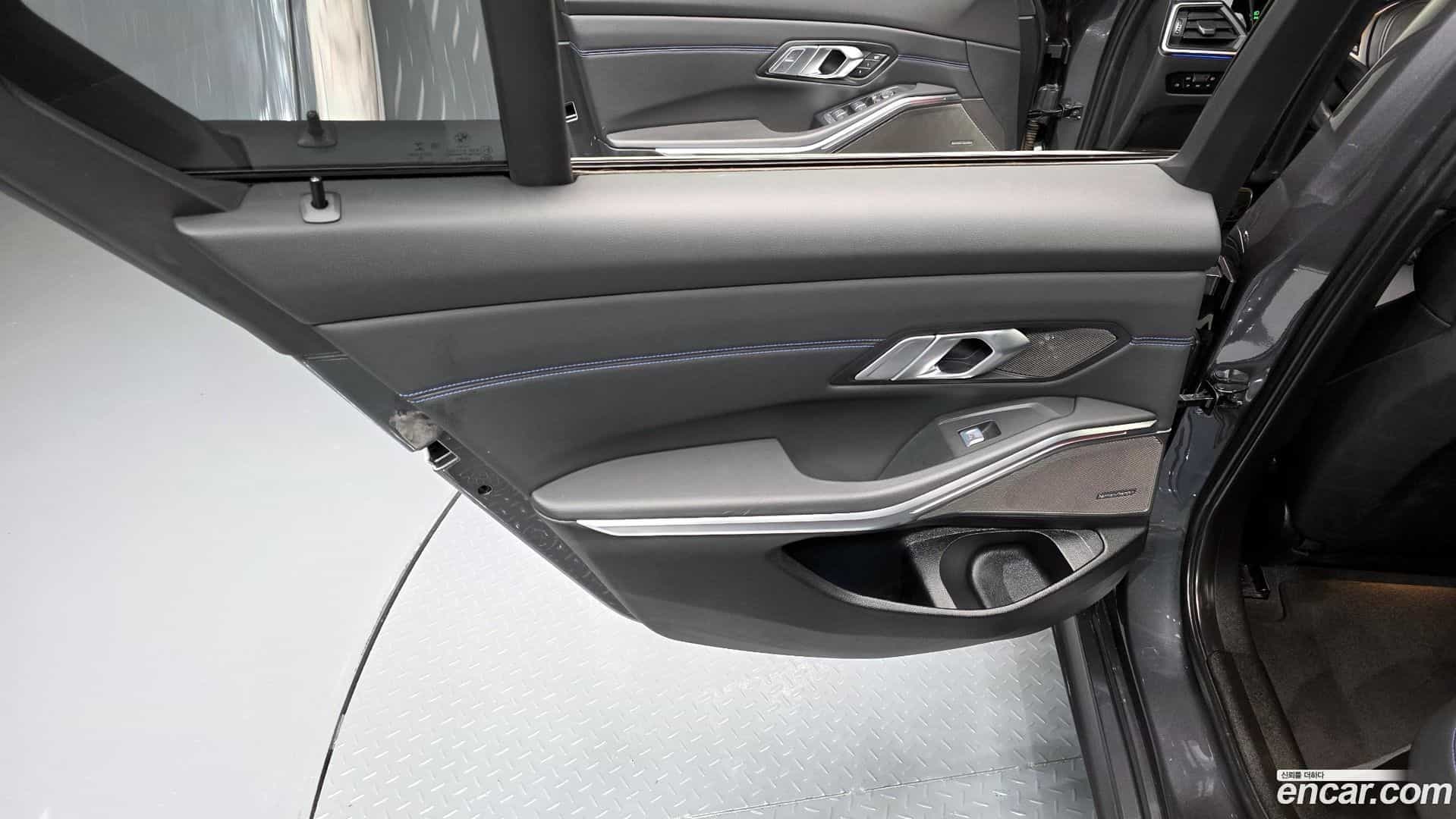 3-Series BMW 2022.2-INNER-035