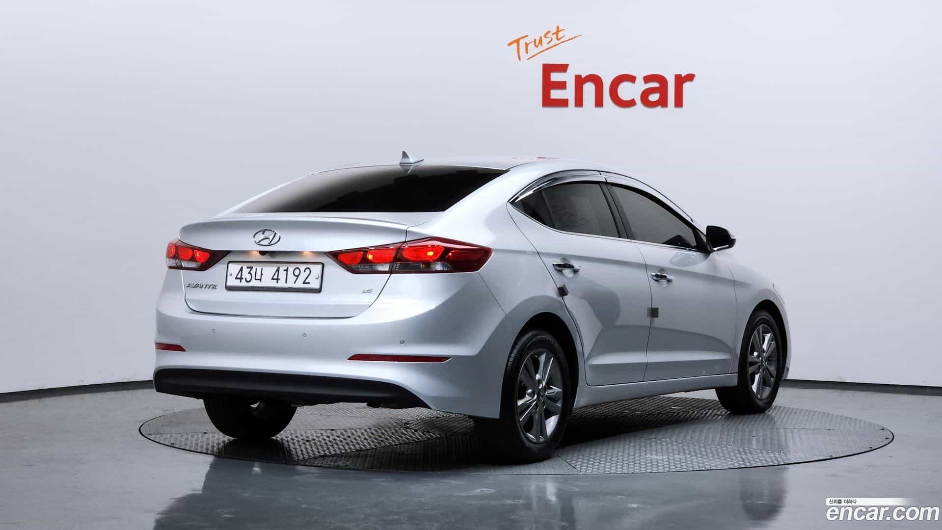 AVANTE Hyundai 2017.5-OUTER-002