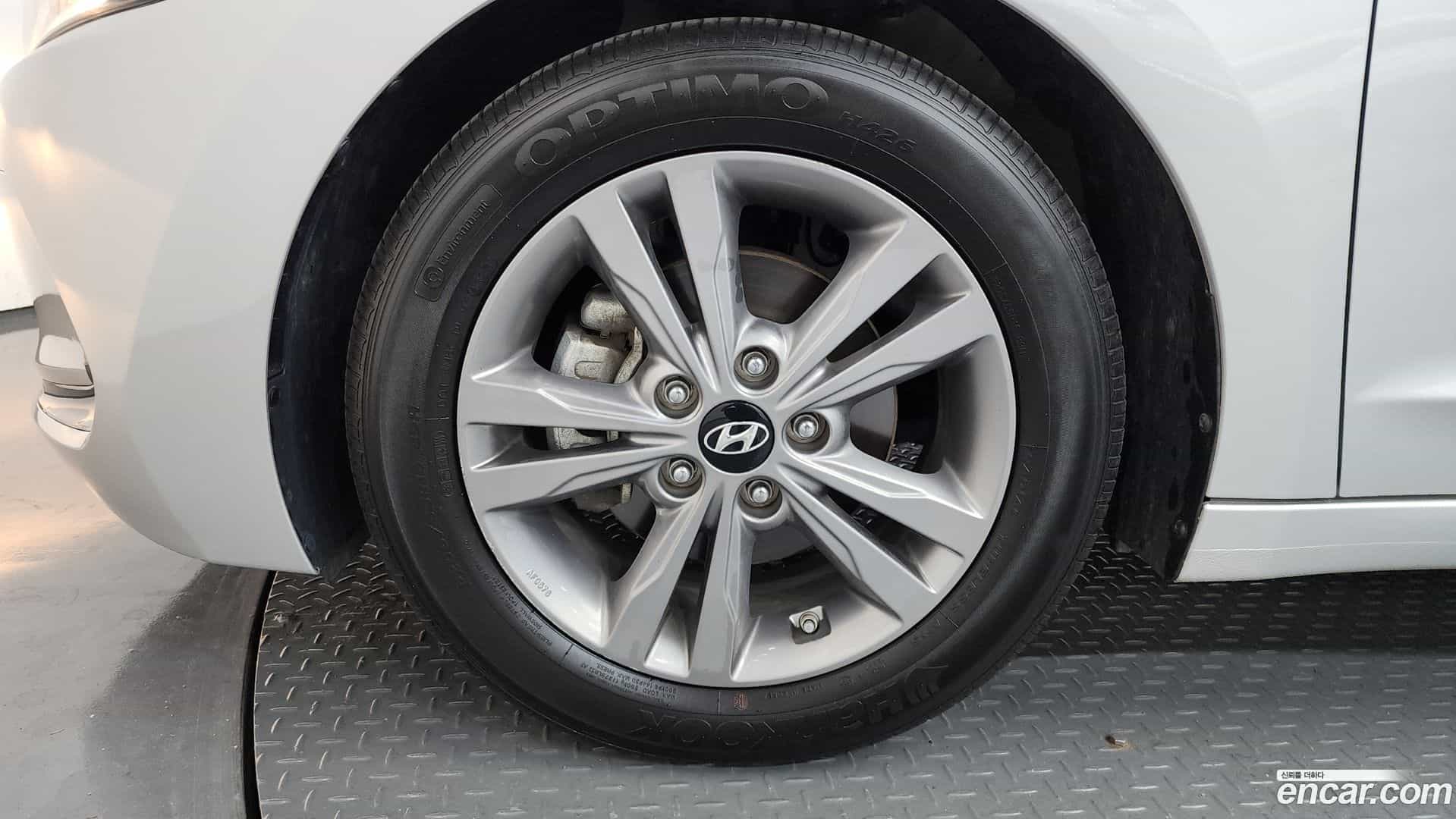 AVANTE Hyundai 2017.5-OUTER-005