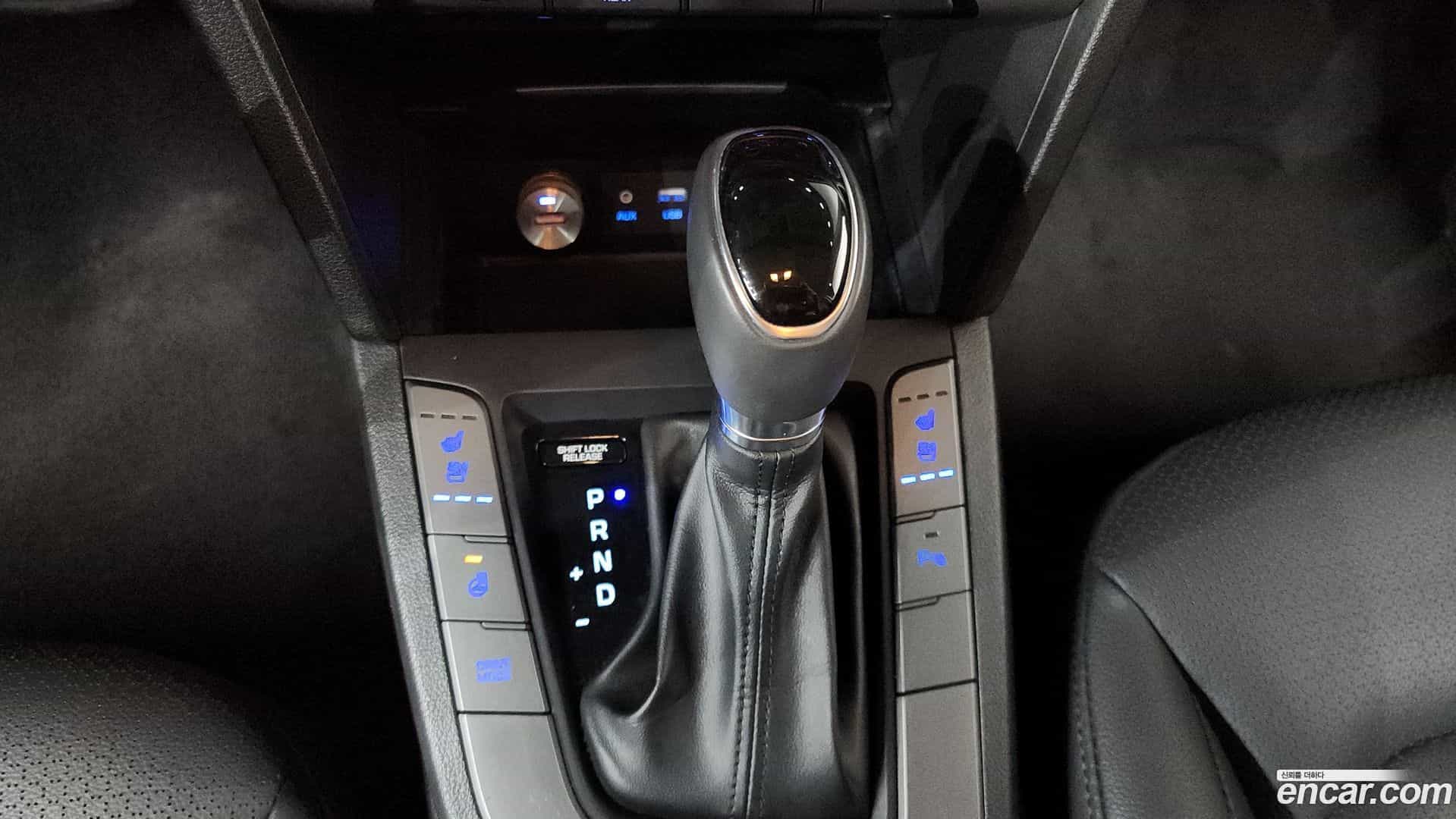 AVANTE Hyundai 2017.5-INNER-009