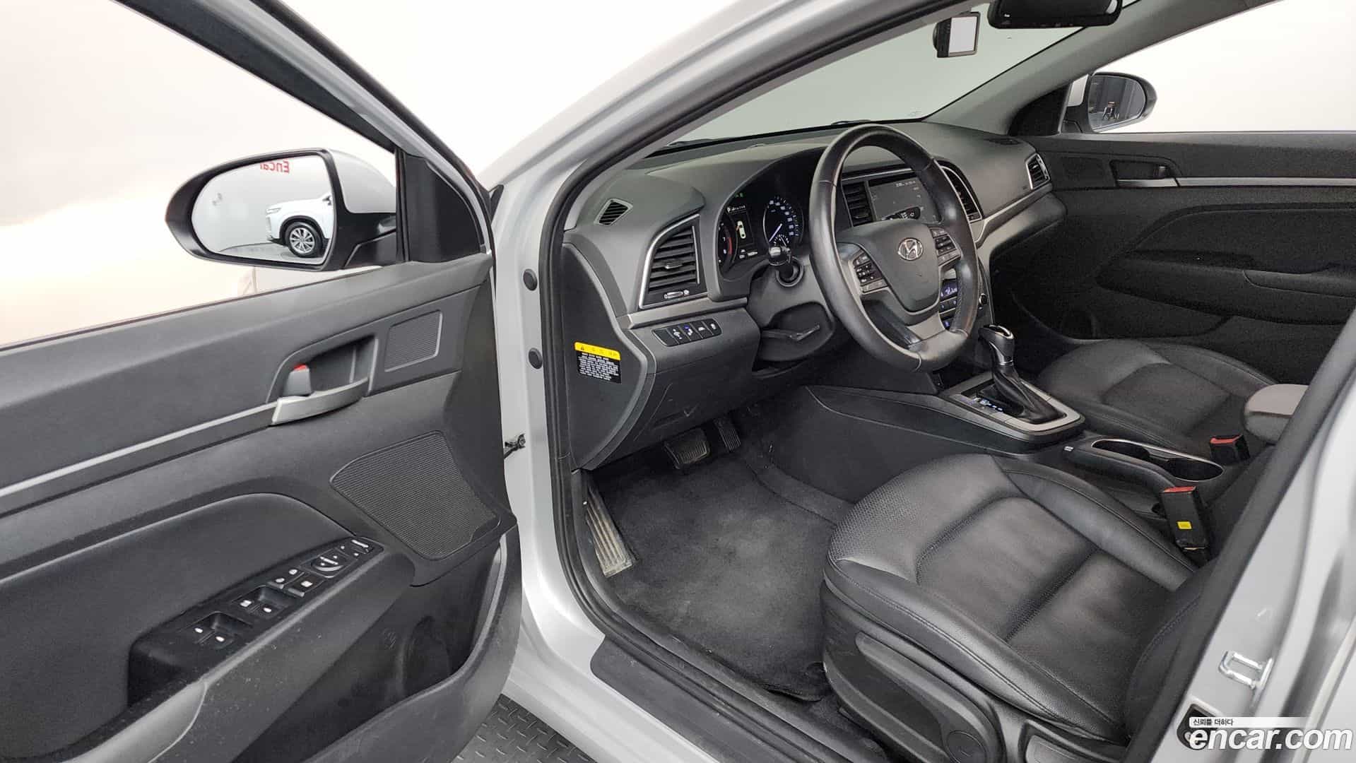 AVANTE Hyundai 2017.5-INNER-010