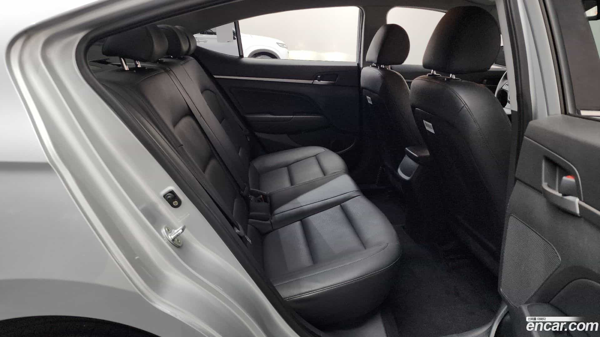 AVANTE Hyundai 2017.5-OPTION-015