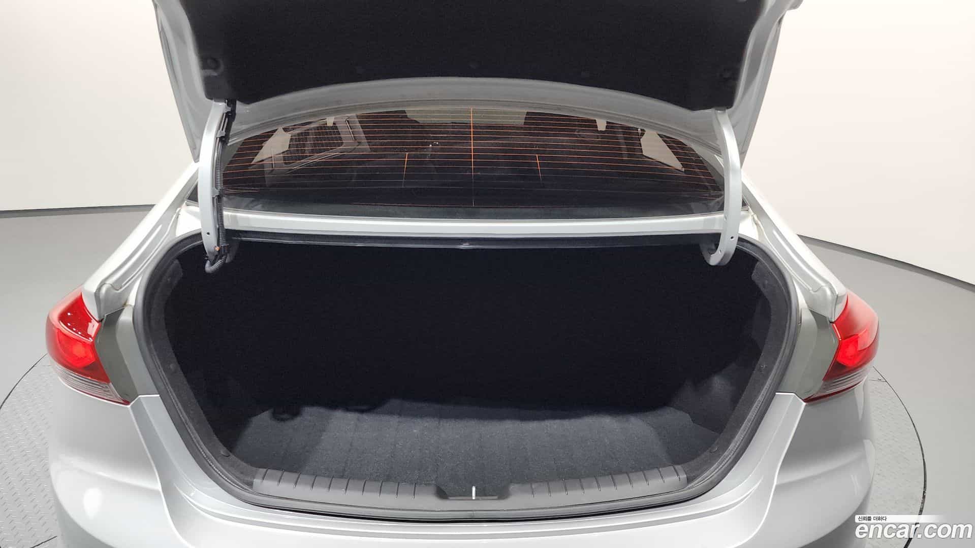 AVANTE Hyundai 2017.5-OPTION-023