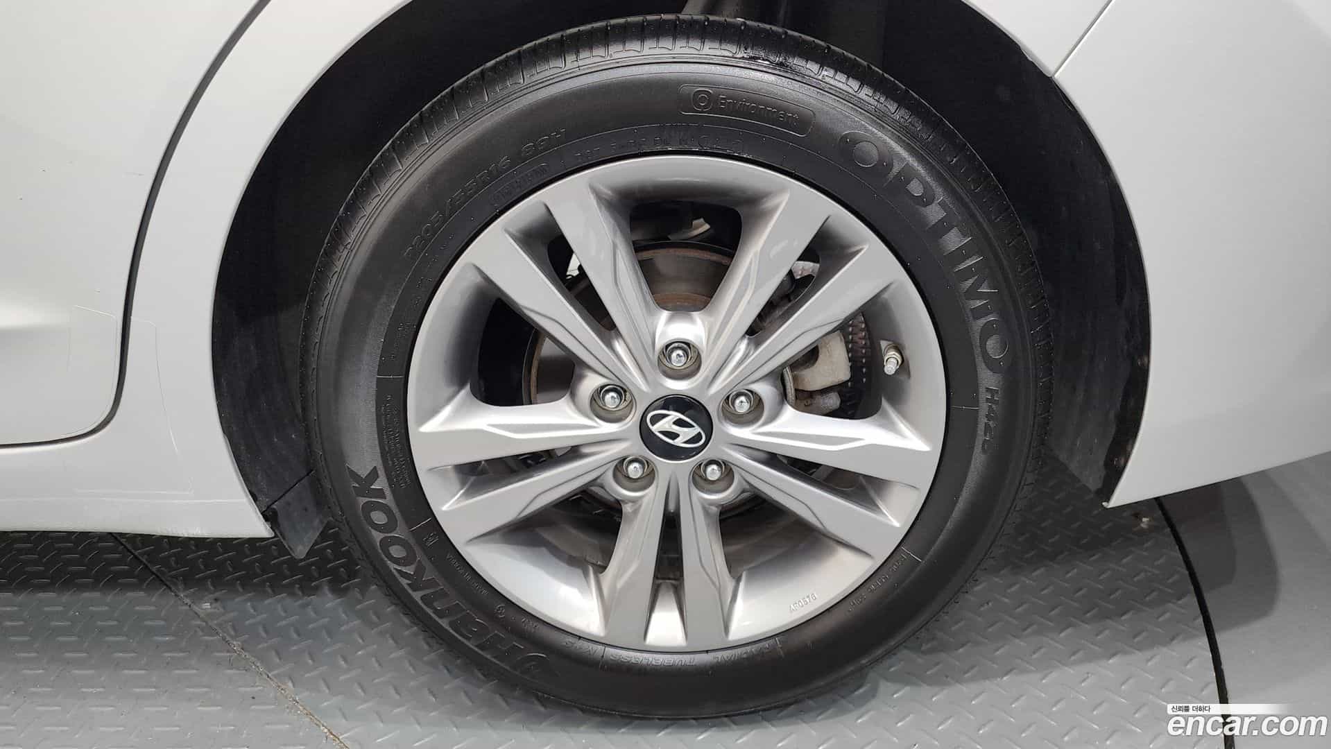 AVANTE Hyundai 2017.5-OUTER-031