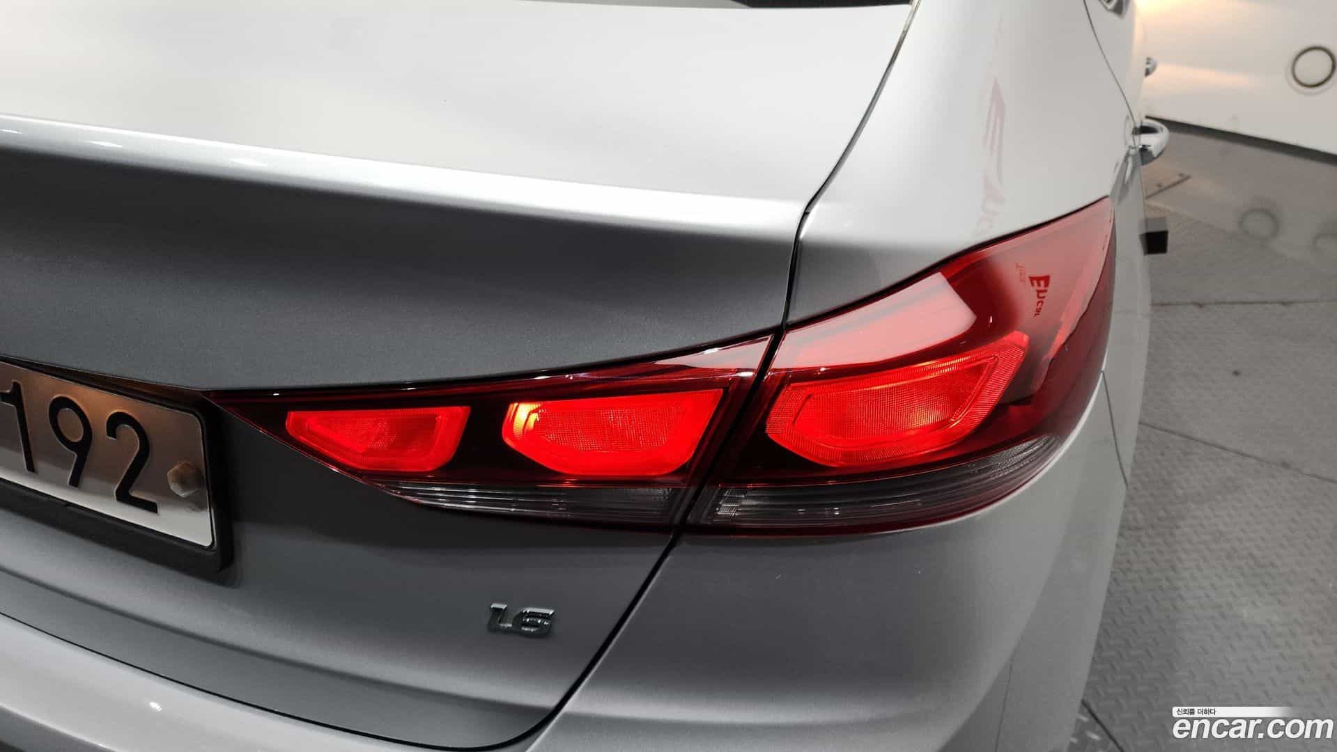 AVANTE Hyundai 2017.5-OUTER-033
