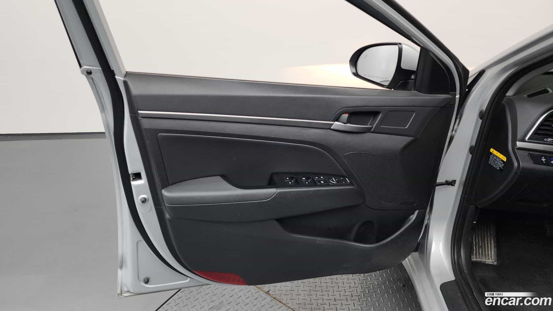 AVANTE Hyundai 2017.5-INNER-034