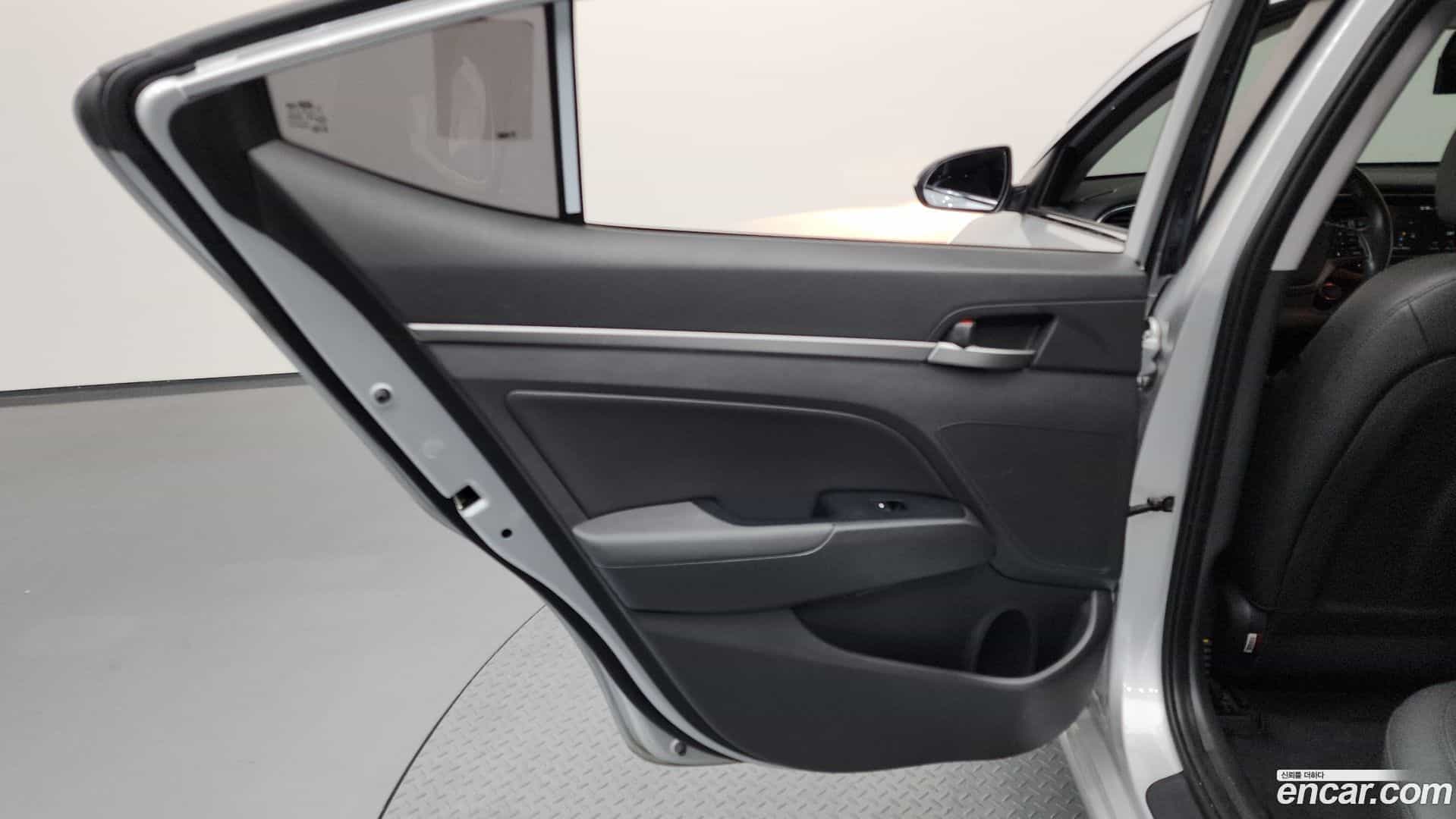 AVANTE Hyundai 2017.5-INNER-035