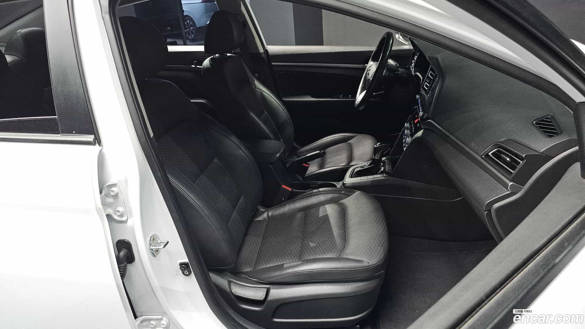 AVANTE Hyundai 2019.8-OPTION-015