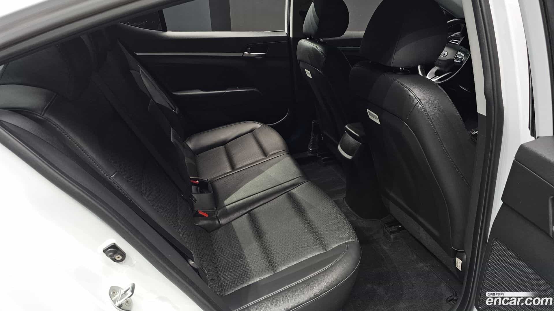 AVANTE Hyundai 2019.8-OPTION-016