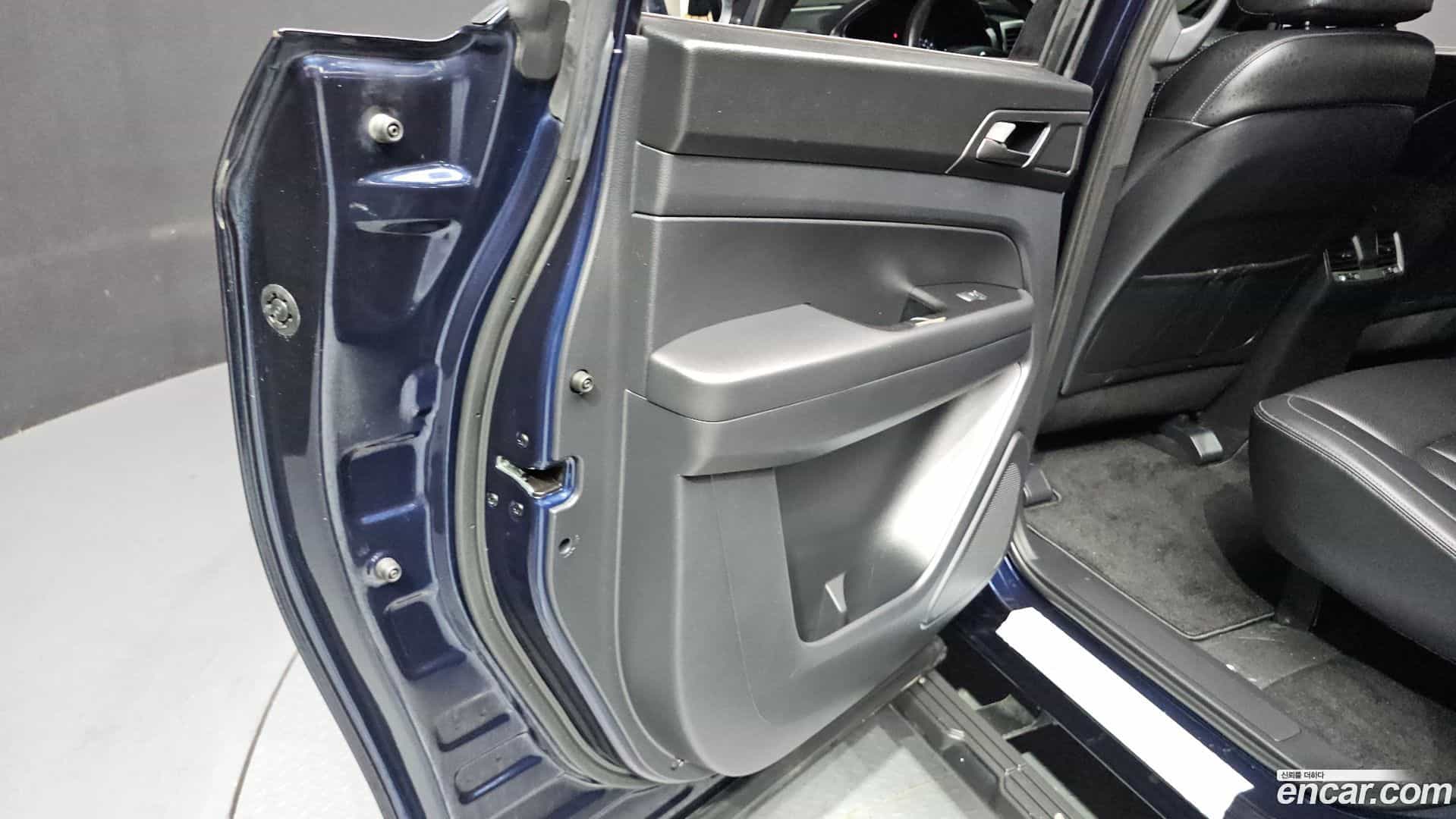 Rexton KG Mobility 2021.4-INNER-035