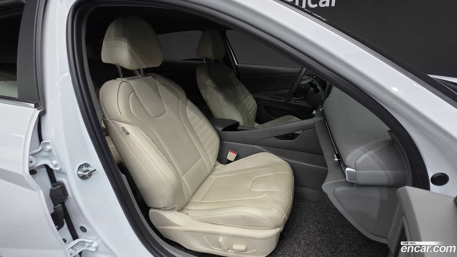 AVANTE Hyundai 2022.10-INNER-010