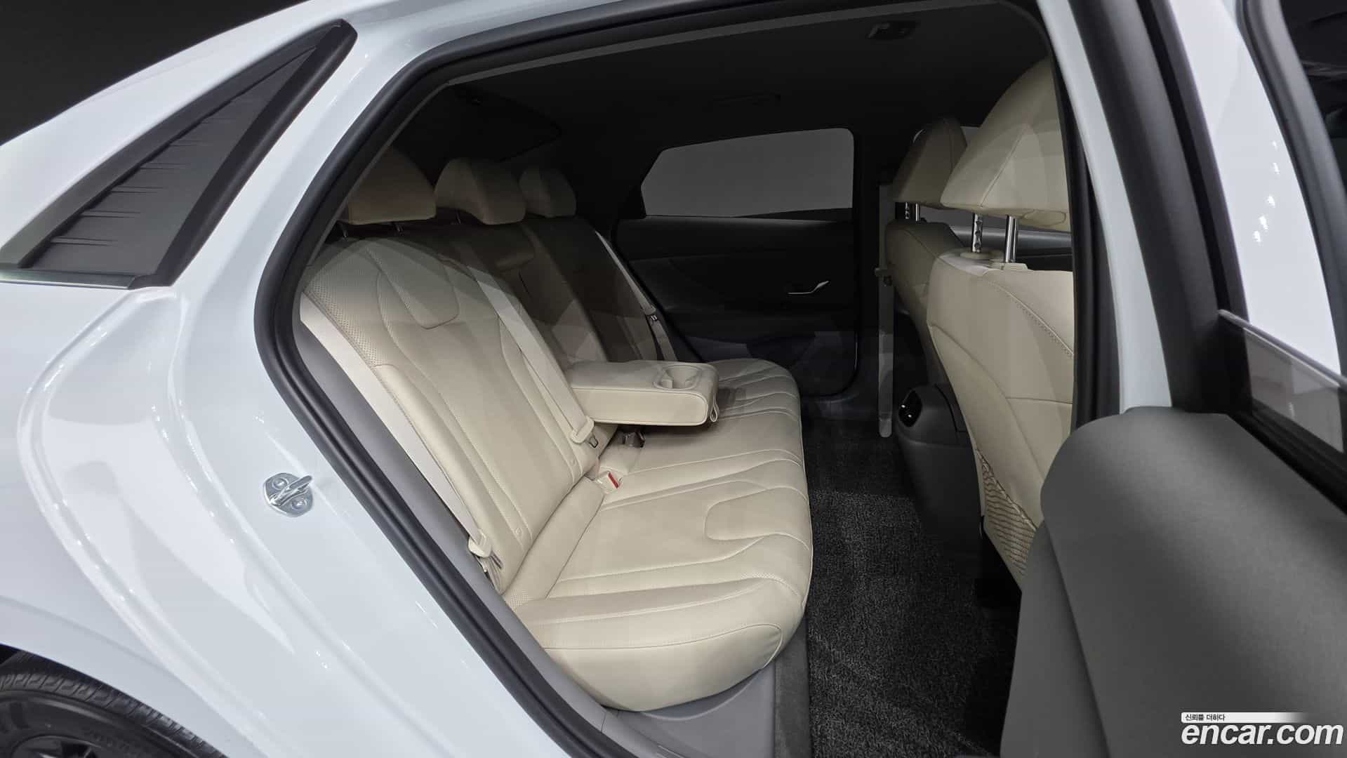 AVANTE Hyundai 2022.10-OPTION-046