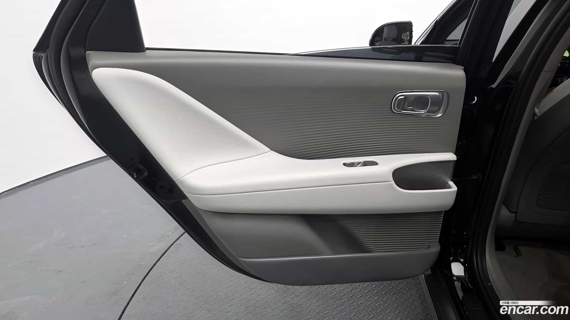 Ioniq6 Hyundai 2022.10-INNER-035