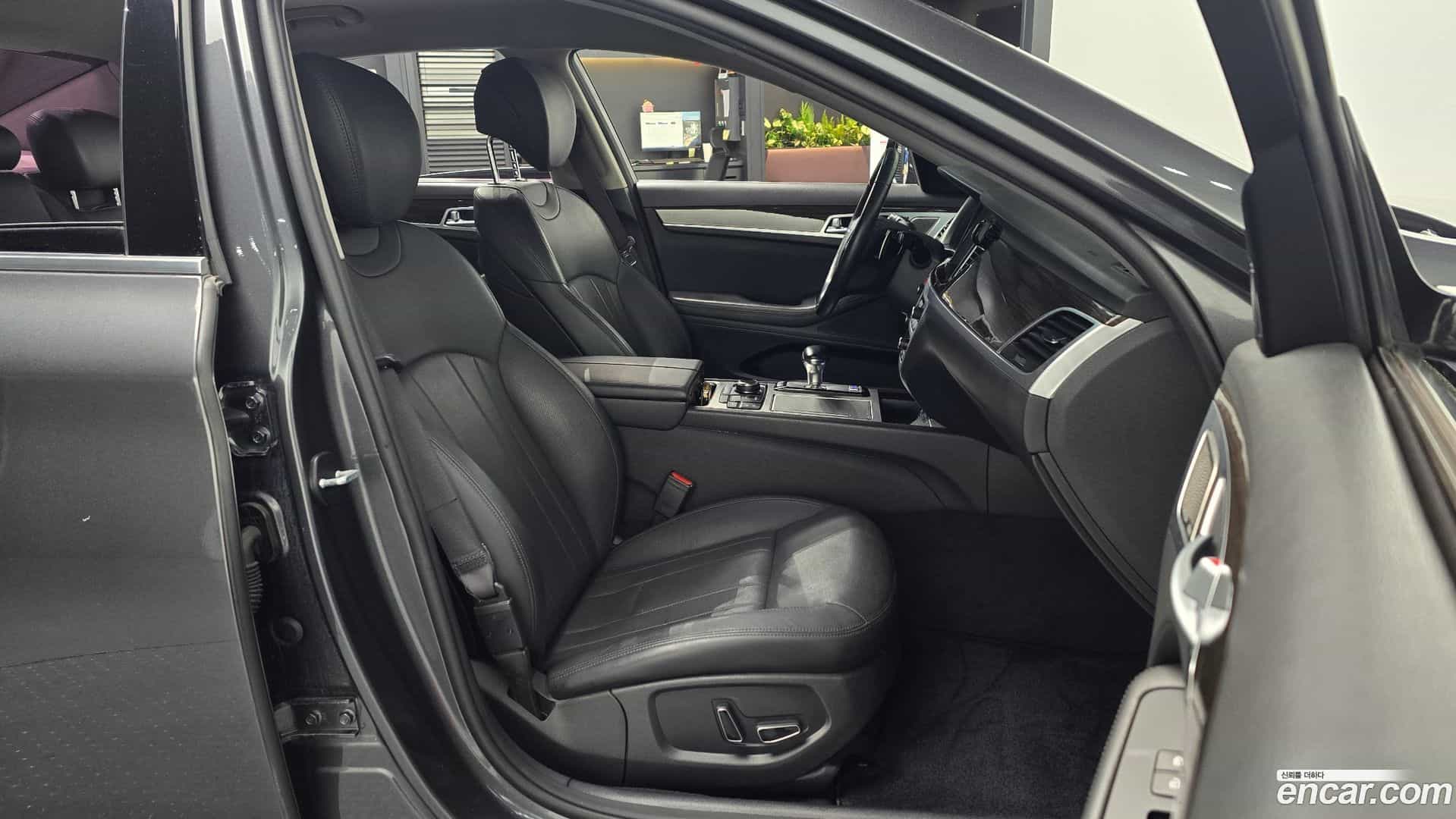 G80 Genesis 2019.0-INNER-010