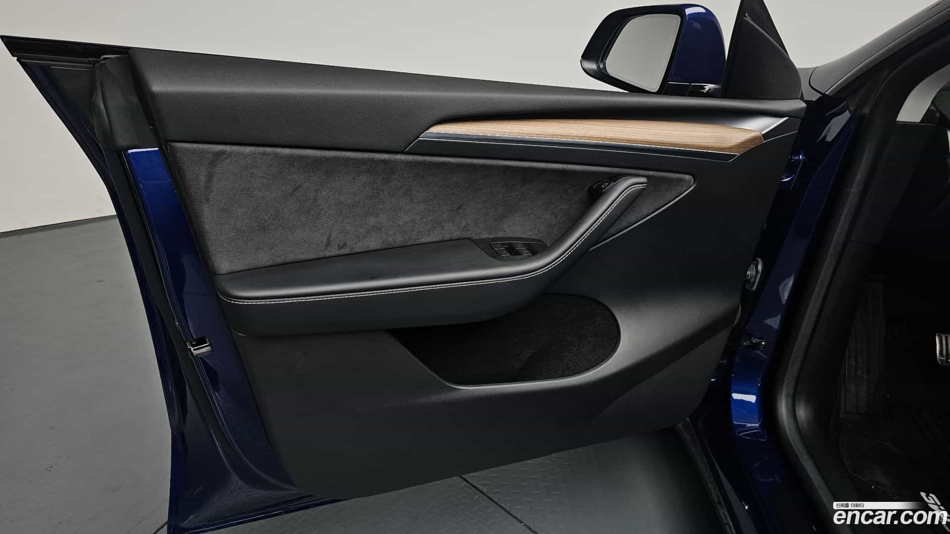 Model Y Tesla 2023.8-INNER-034