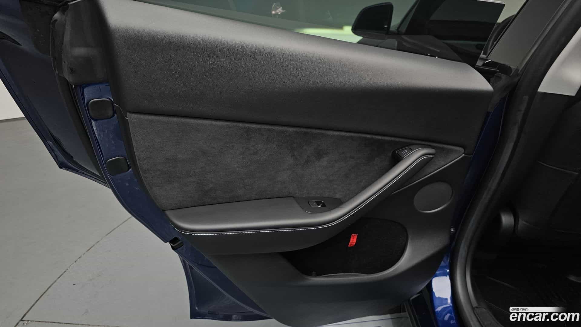 Model Y Tesla 2023.8-INNER-035