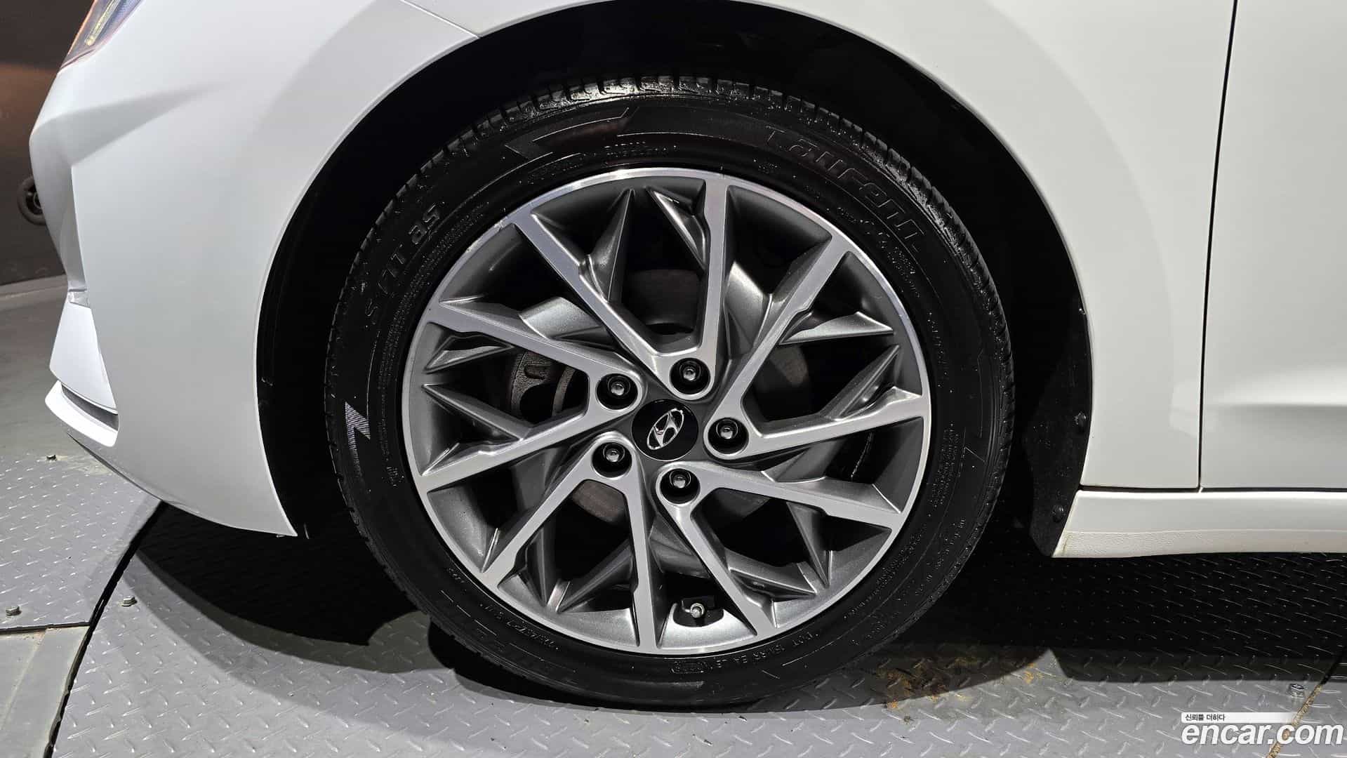 AVANTE Hyundai 2019.7-OUTER-005