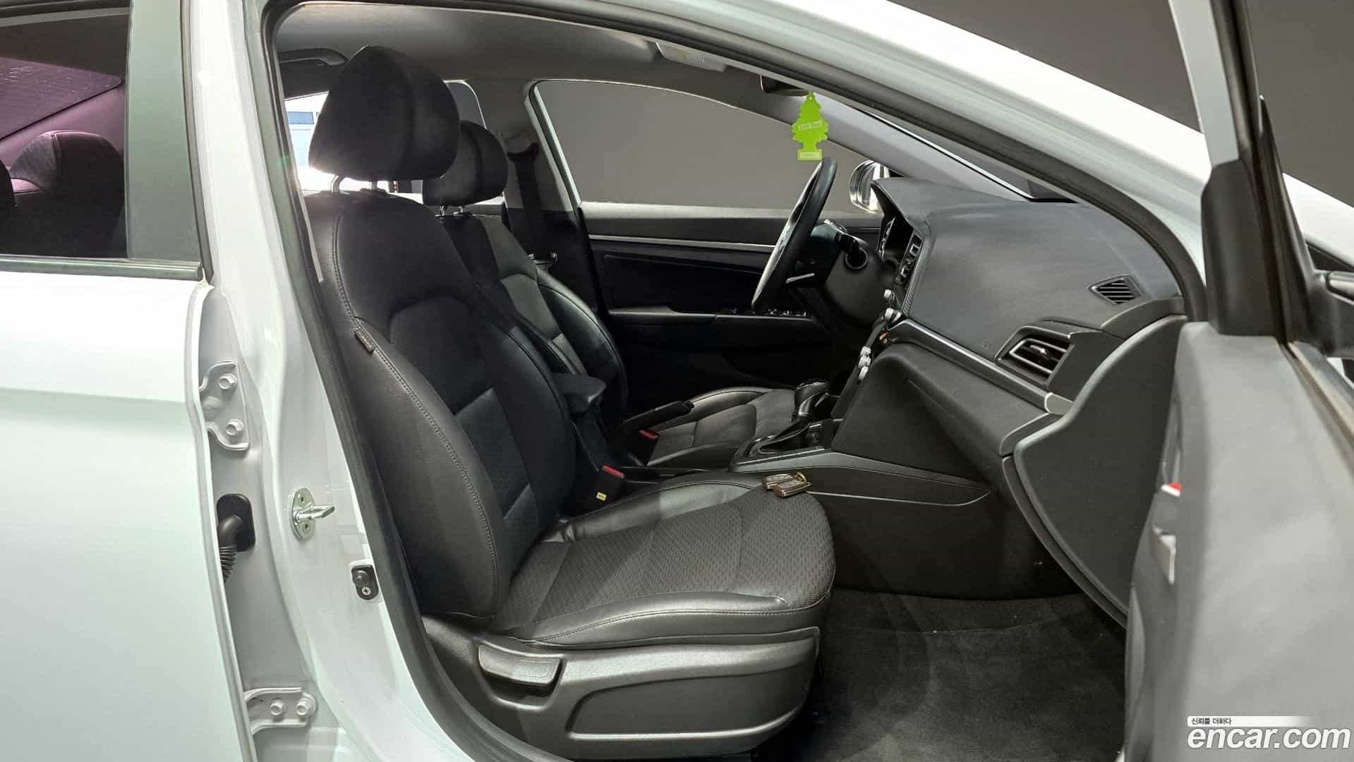 AVANTE Hyundai 2019.7-OPTION-015