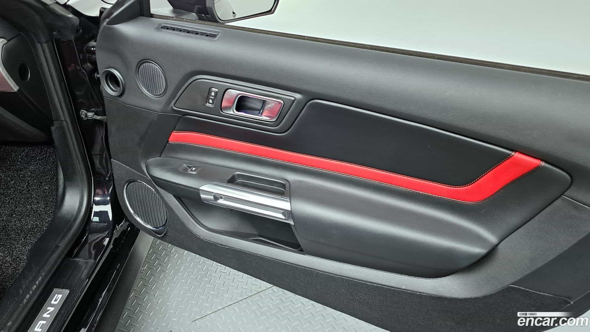 Mustang Ford 2022.10-INNER-034