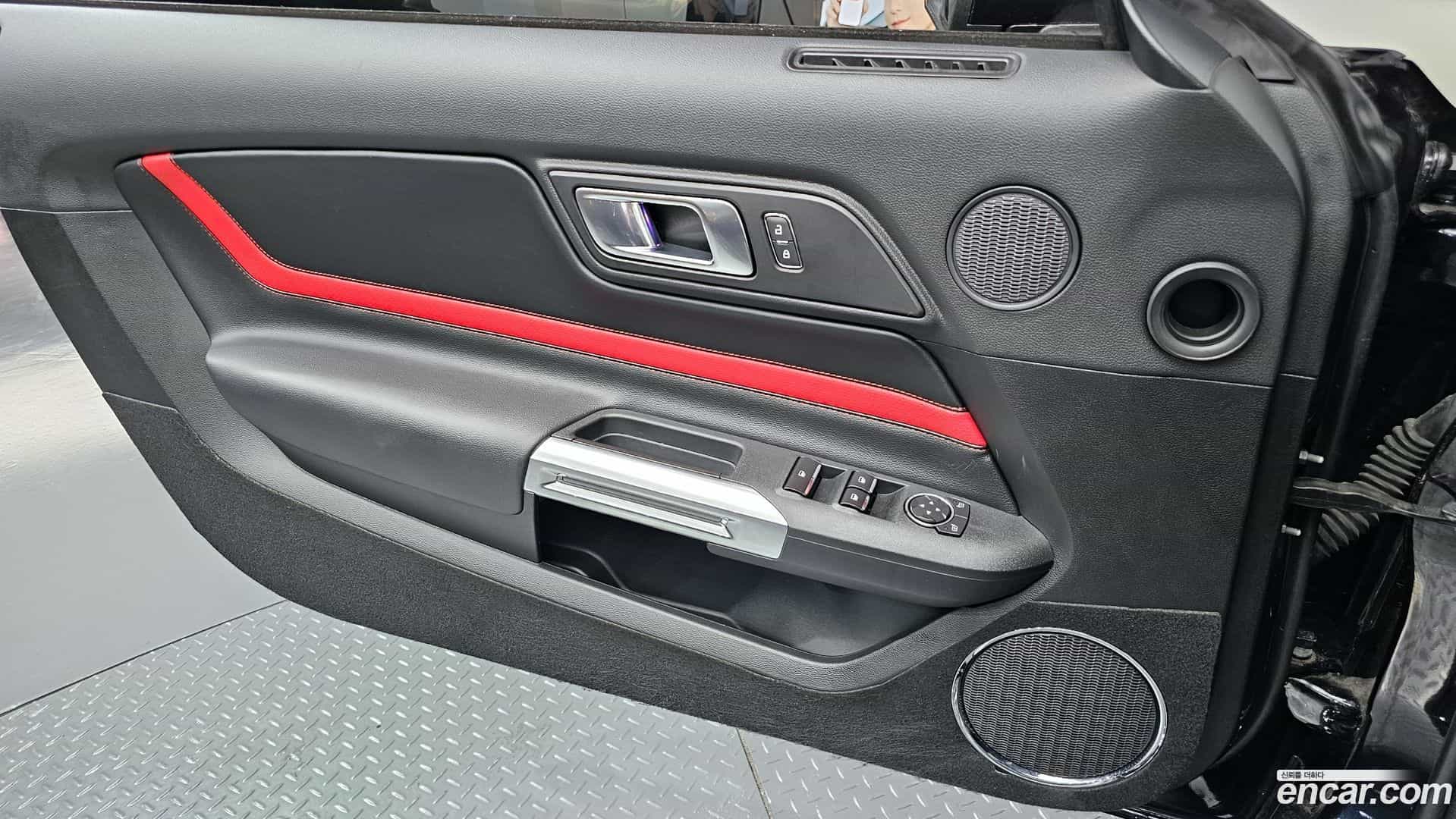 Mustang Ford 2022.10-INNER-035