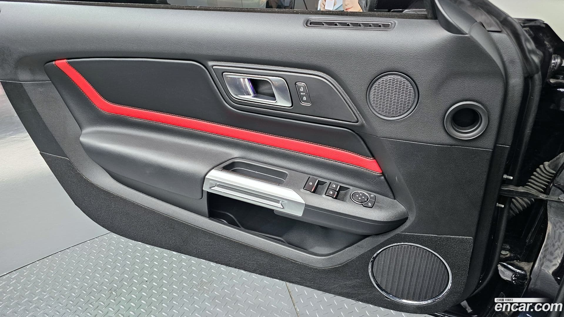 Main__Slider__Photo:Mustang Ford 2022.10-24