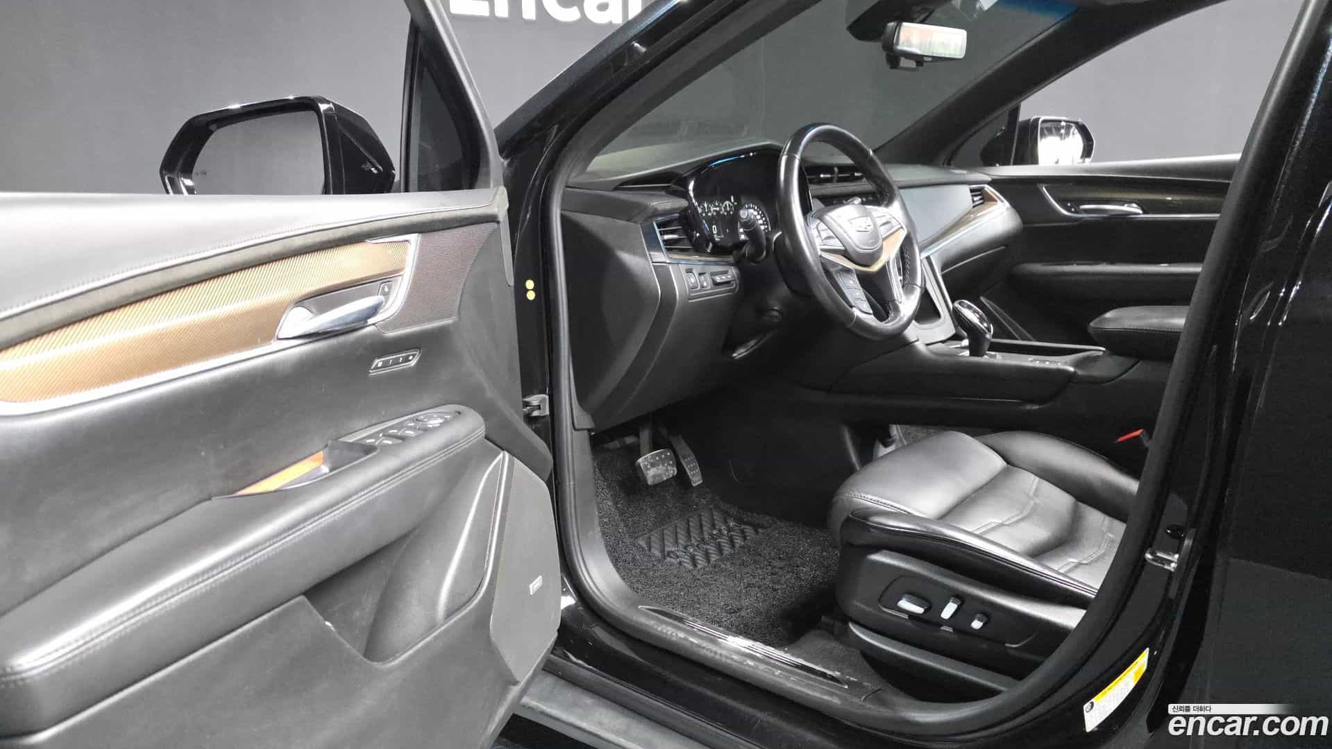 XT5 Cadillac 2019.1-INNER-010