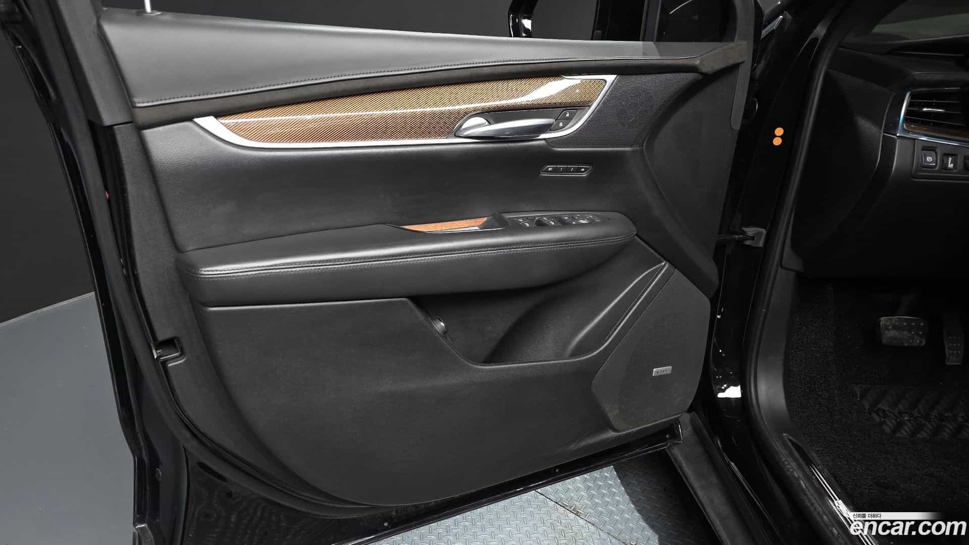 XT5 Cadillac 2019.1-INNER-034