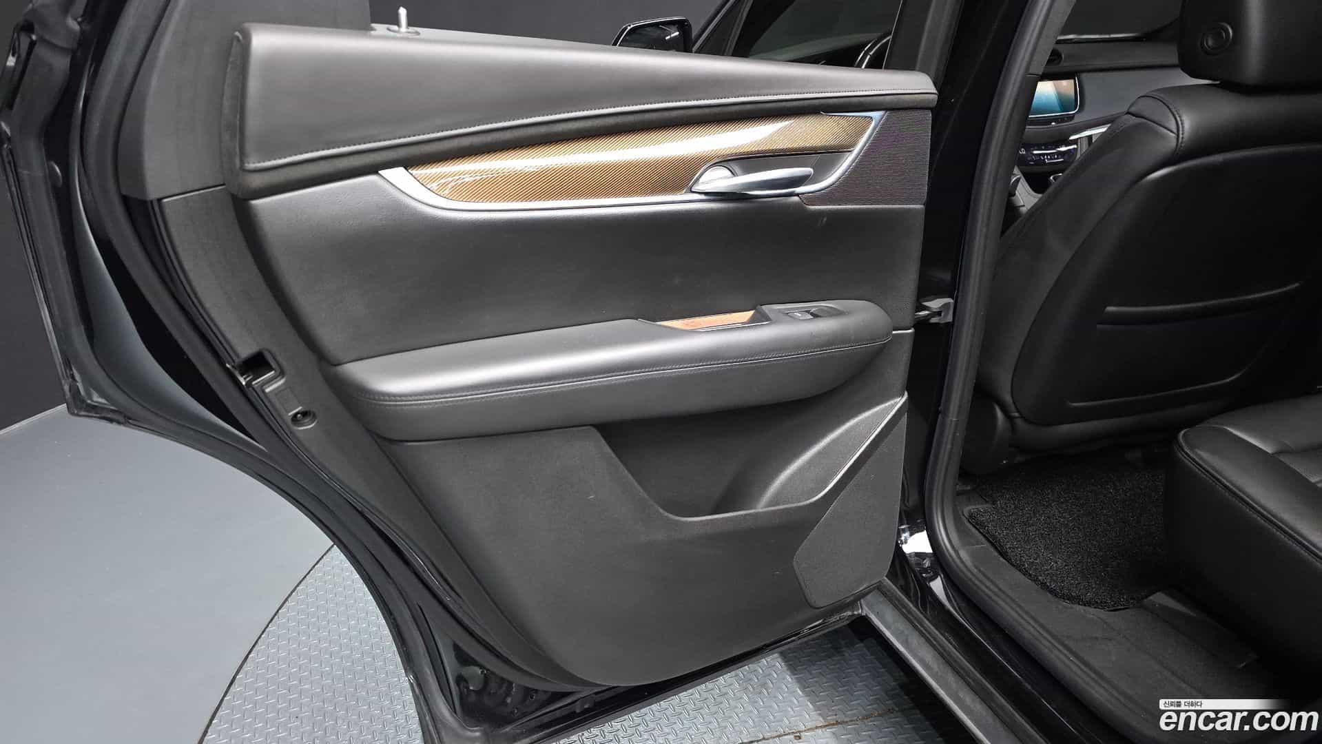 XT5 Cadillac 2019.1-INNER-035