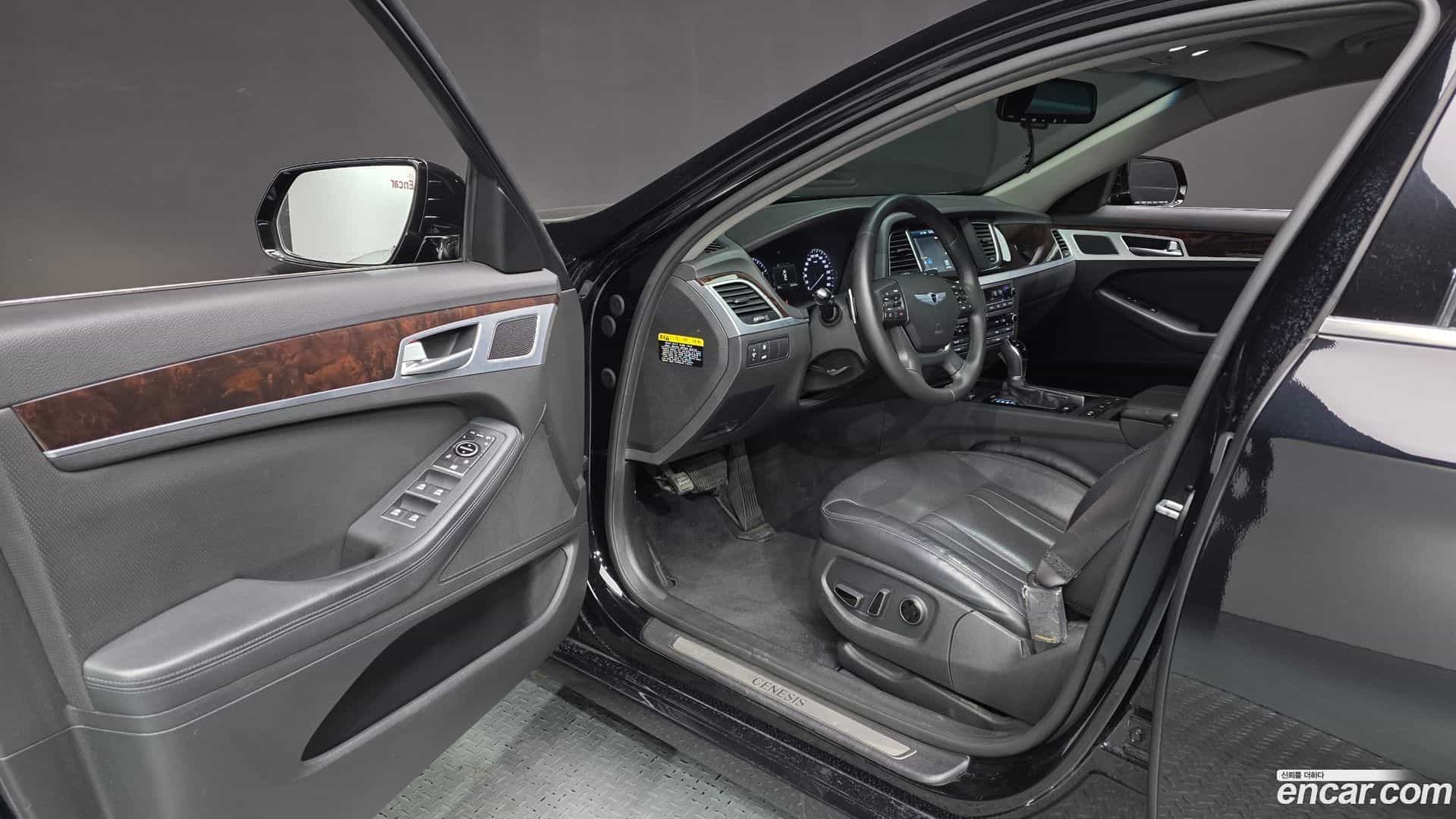 Genesis Hyundai 2014.2-INNER-010