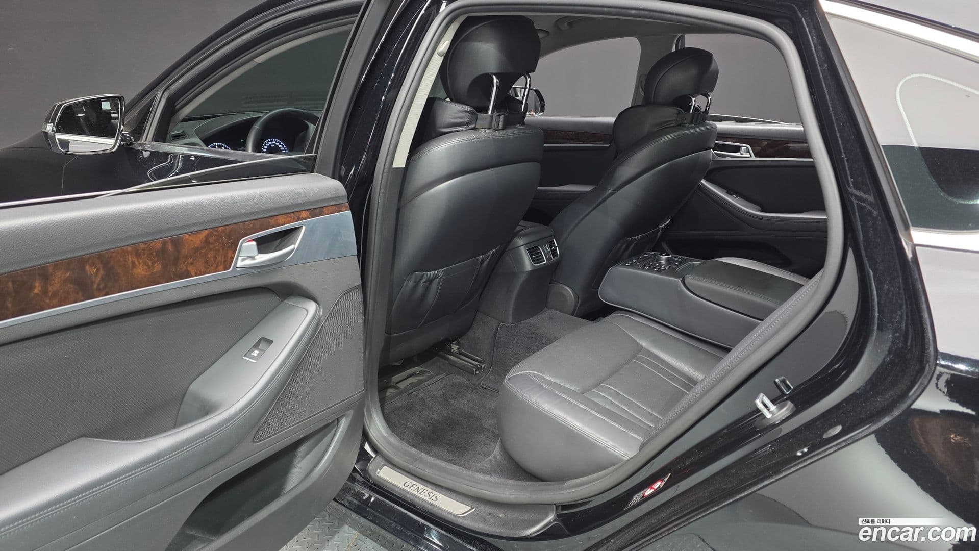 Main__Slider__Photo:Genesis Hyundai 2014.2-10