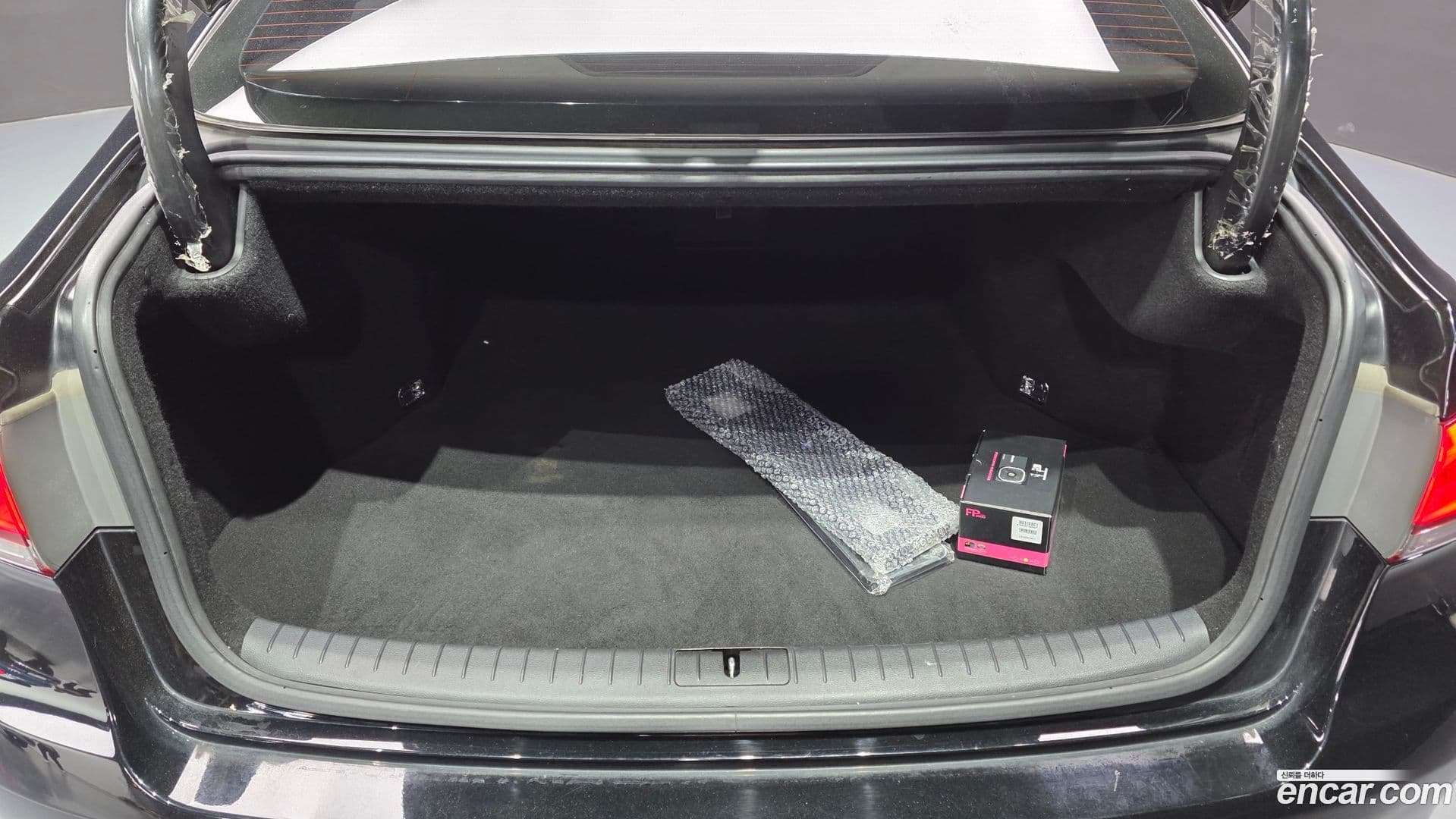 Main__Slider__Photo:Genesis Hyundai 2014.2-14