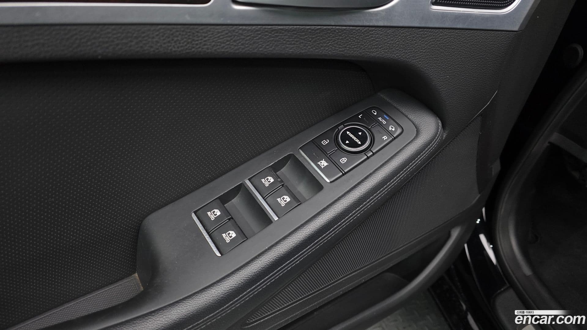 Main__Slider__Photo:Genesis Hyundai 2014.2-19