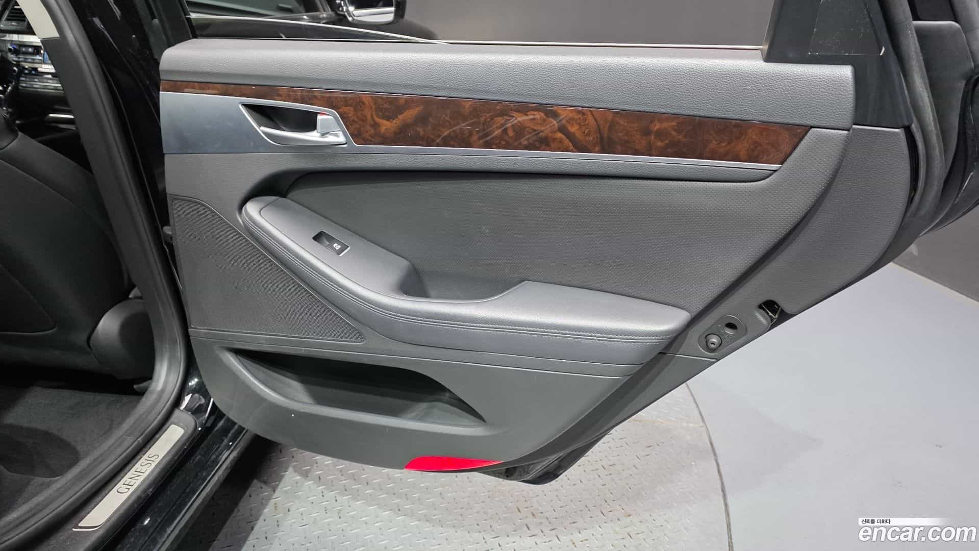 Genesis Hyundai 2014.2-INNER-035