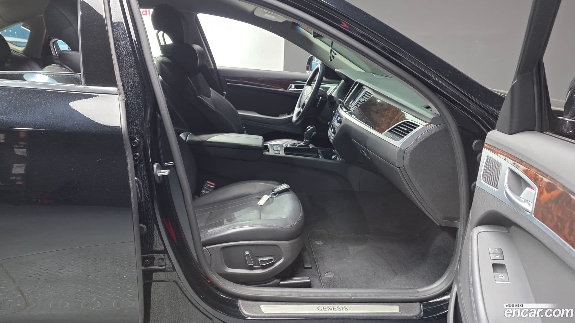 Main__Slider__Photo:Genesis Hyundai 2014.2-25