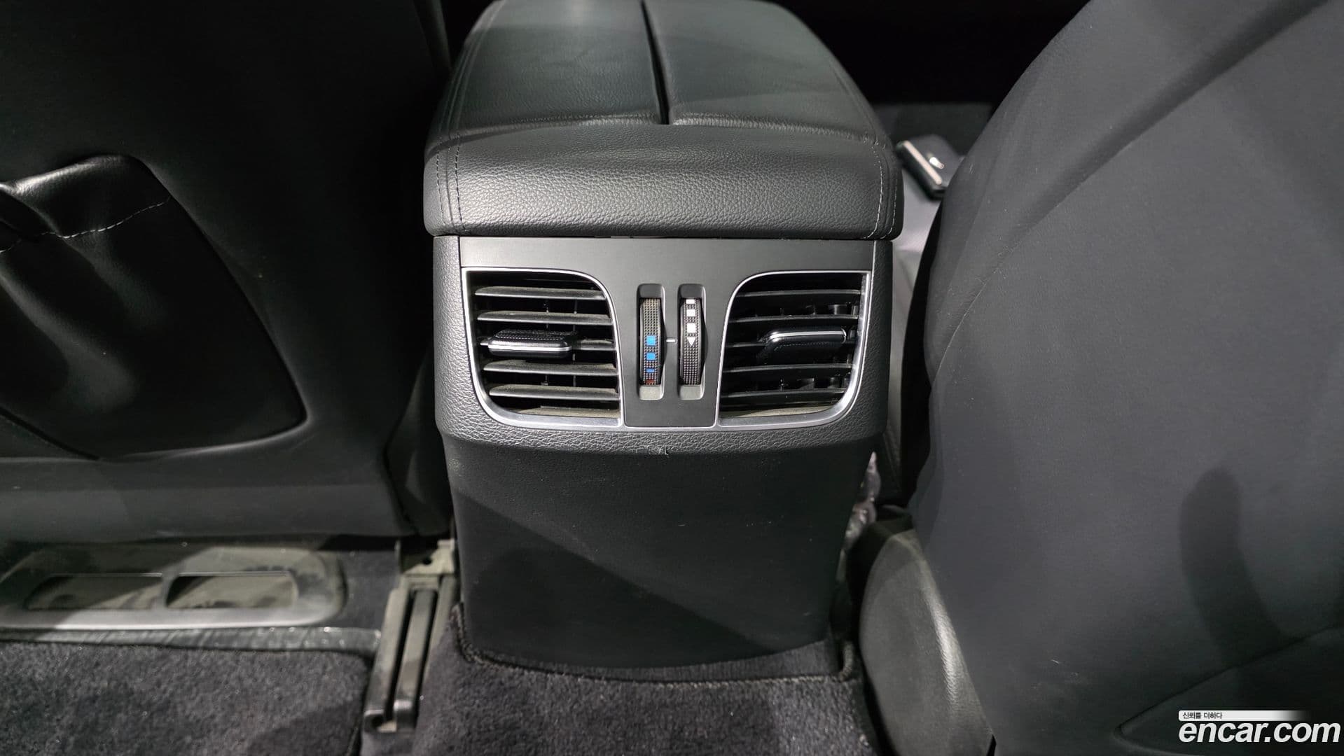 Main__Slider__Photo:Genesis Hyundai 2014.2-27