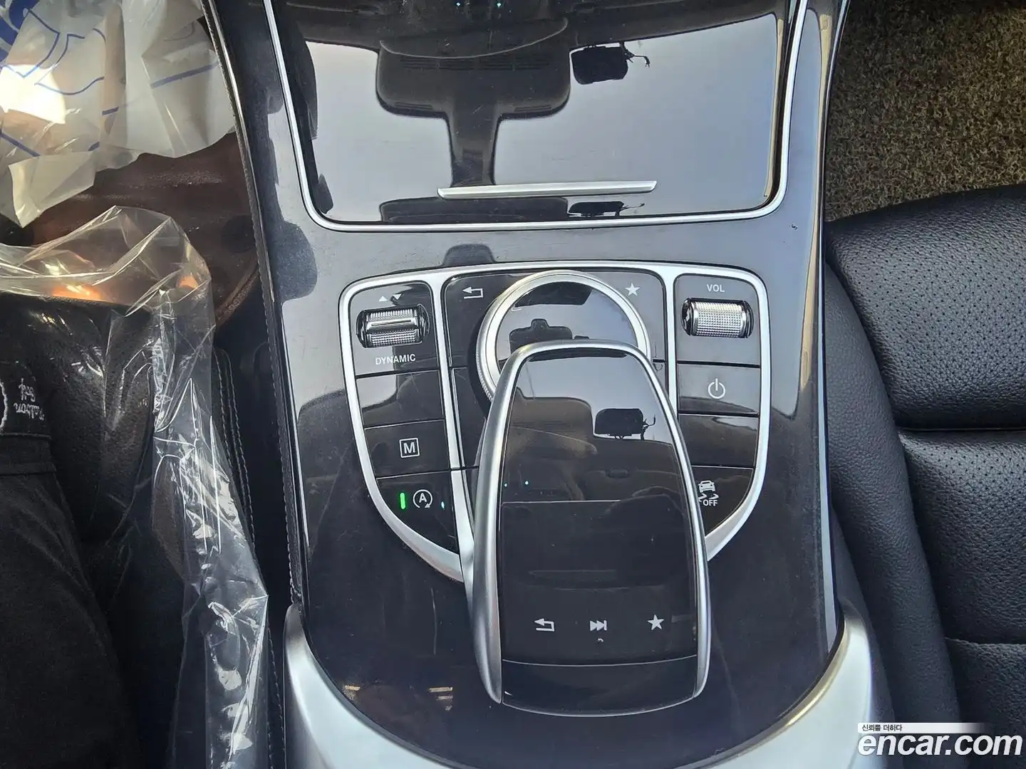 GLC-Class Mercedes-Benz 2018.2-INNER-008