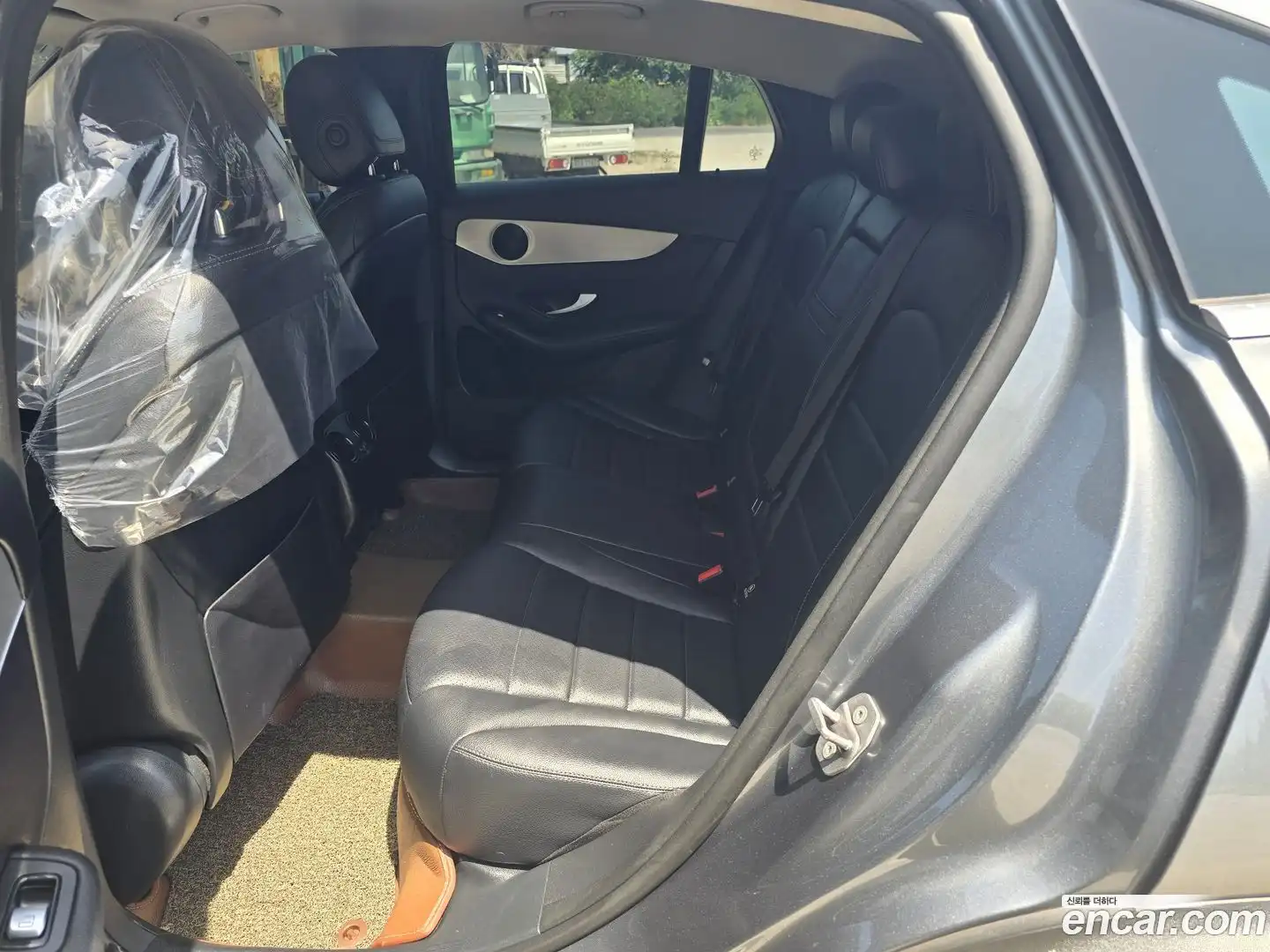 GLC-Class Mercedes-Benz 2018.2-OPTION-024