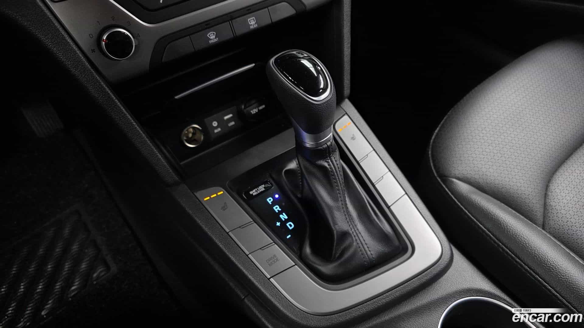 AVANTE Hyundai 2017.6-INNER-009