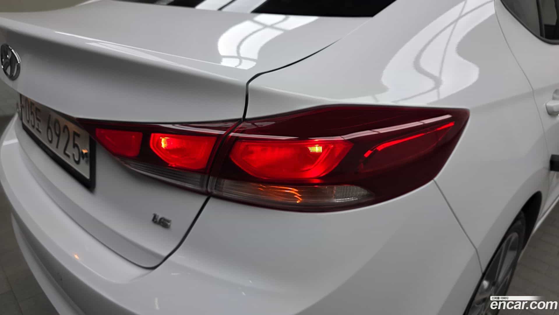 AVANTE Hyundai 2017.6-OUTER-033