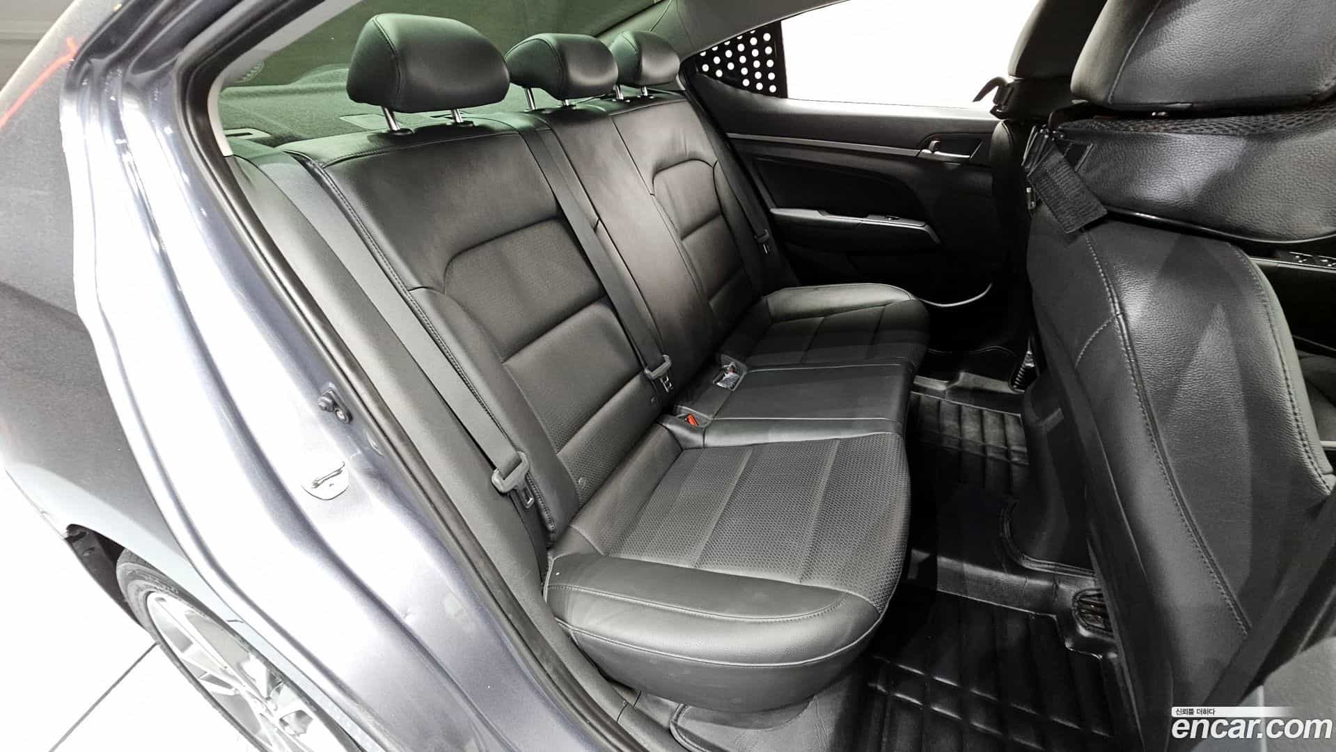 AVANTE Hyundai 2017.4-OPTION-015
