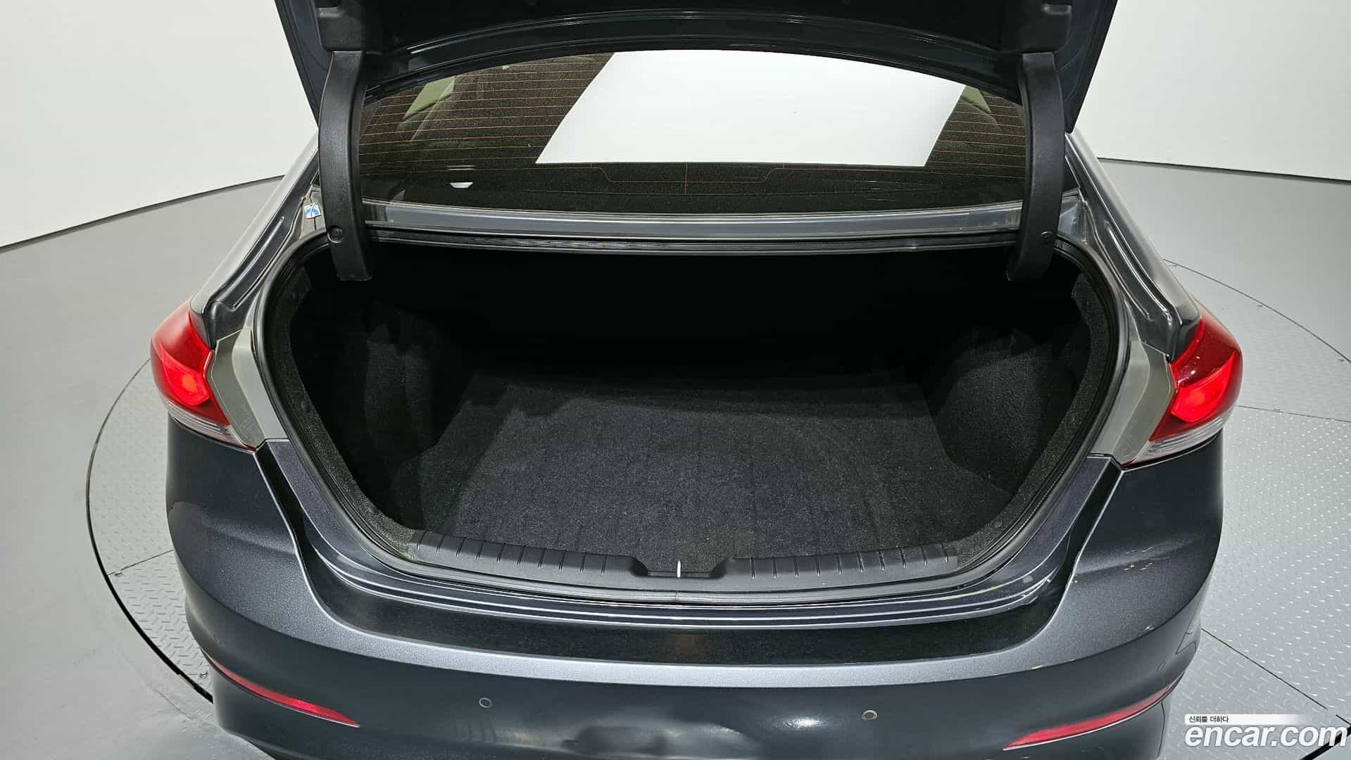 AVANTE Hyundai 2017.4-OPTION-024