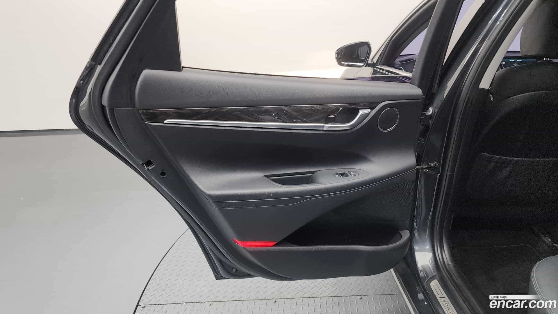 Grandeur Hyundai 2017.5-INNER-035