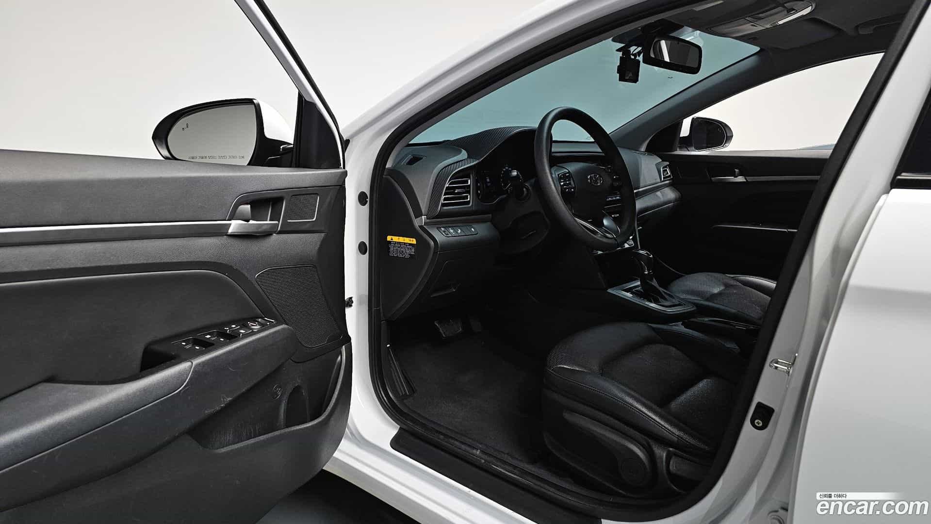 AVANTE Hyundai 2019.0-INNER-010