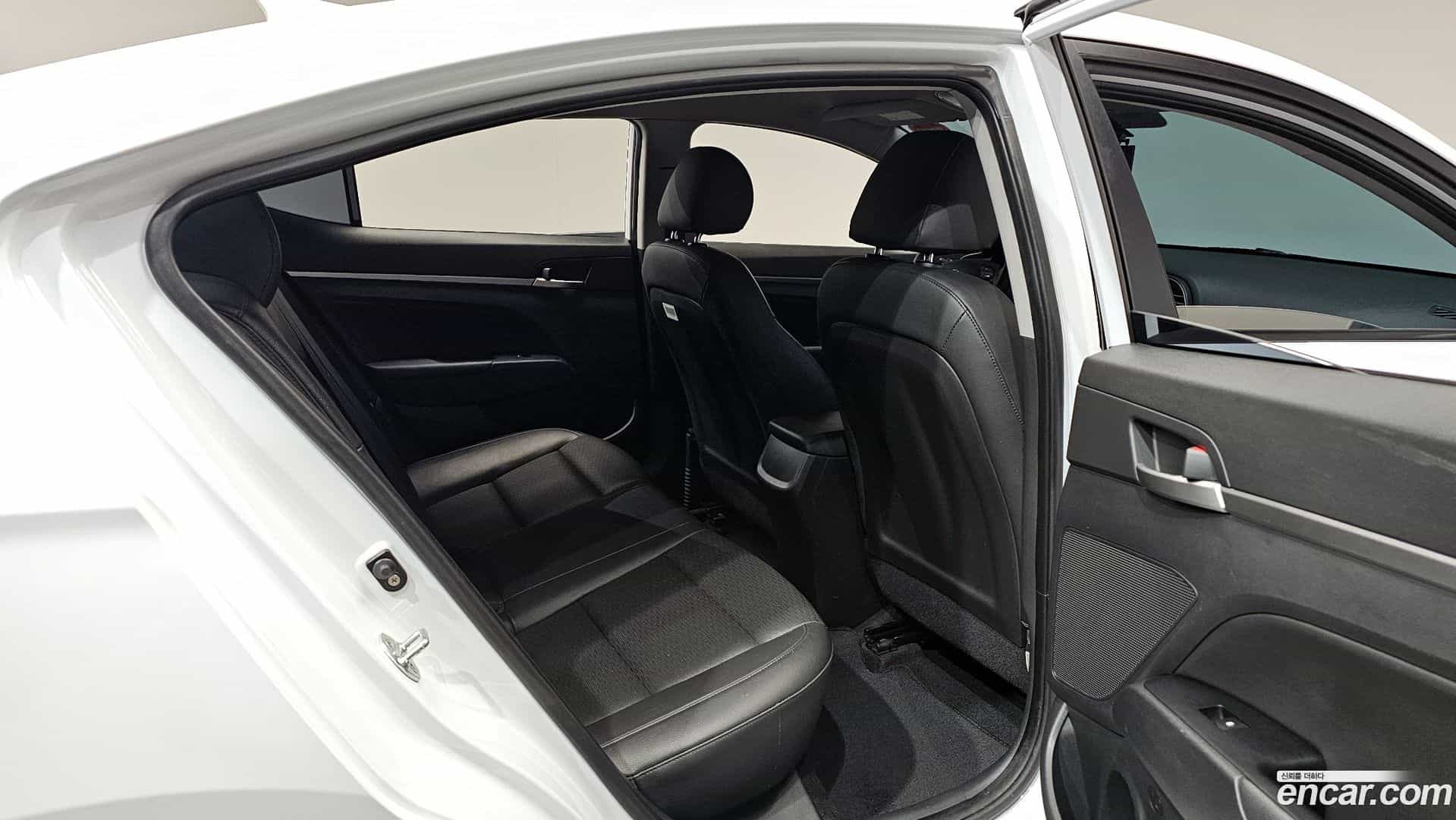 AVANTE Hyundai 2019.0-OPTION-015