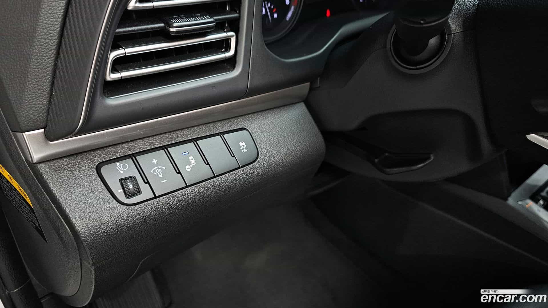 AVANTE Hyundai 2019.0-OPTION-021