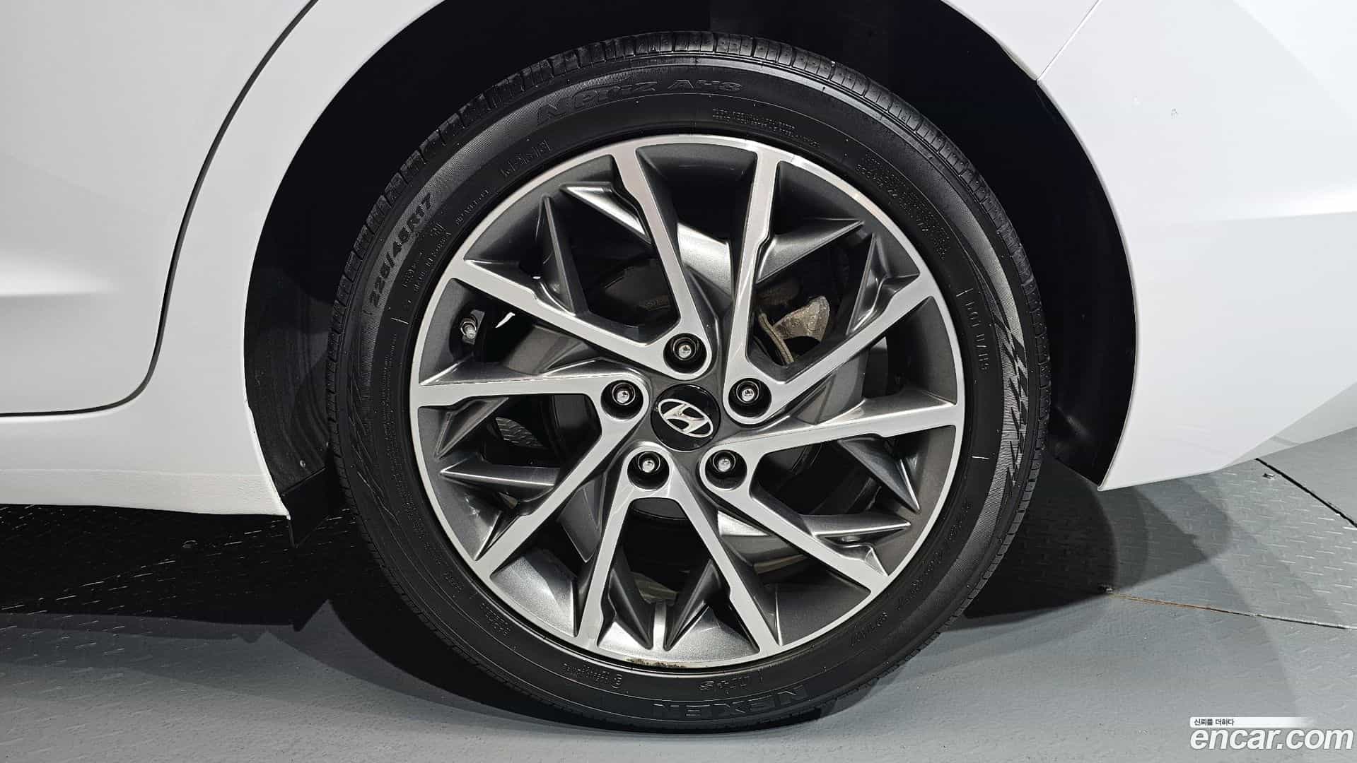 AVANTE Hyundai 2019.0-OUTER-031