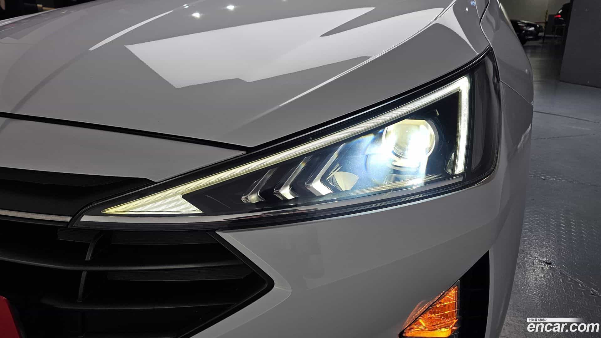 AVANTE Hyundai 2019.0-OUTER-032